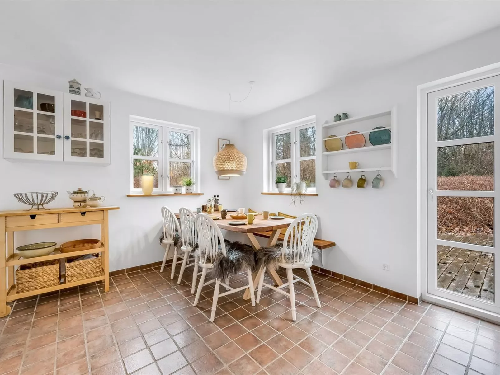 "Mandana" - 10km to the fjord-Drinnen