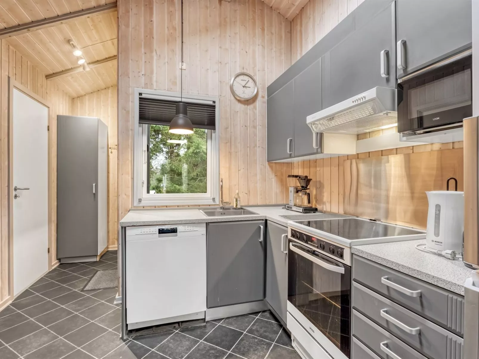 "Hithin" - 800m from the sea-Inside