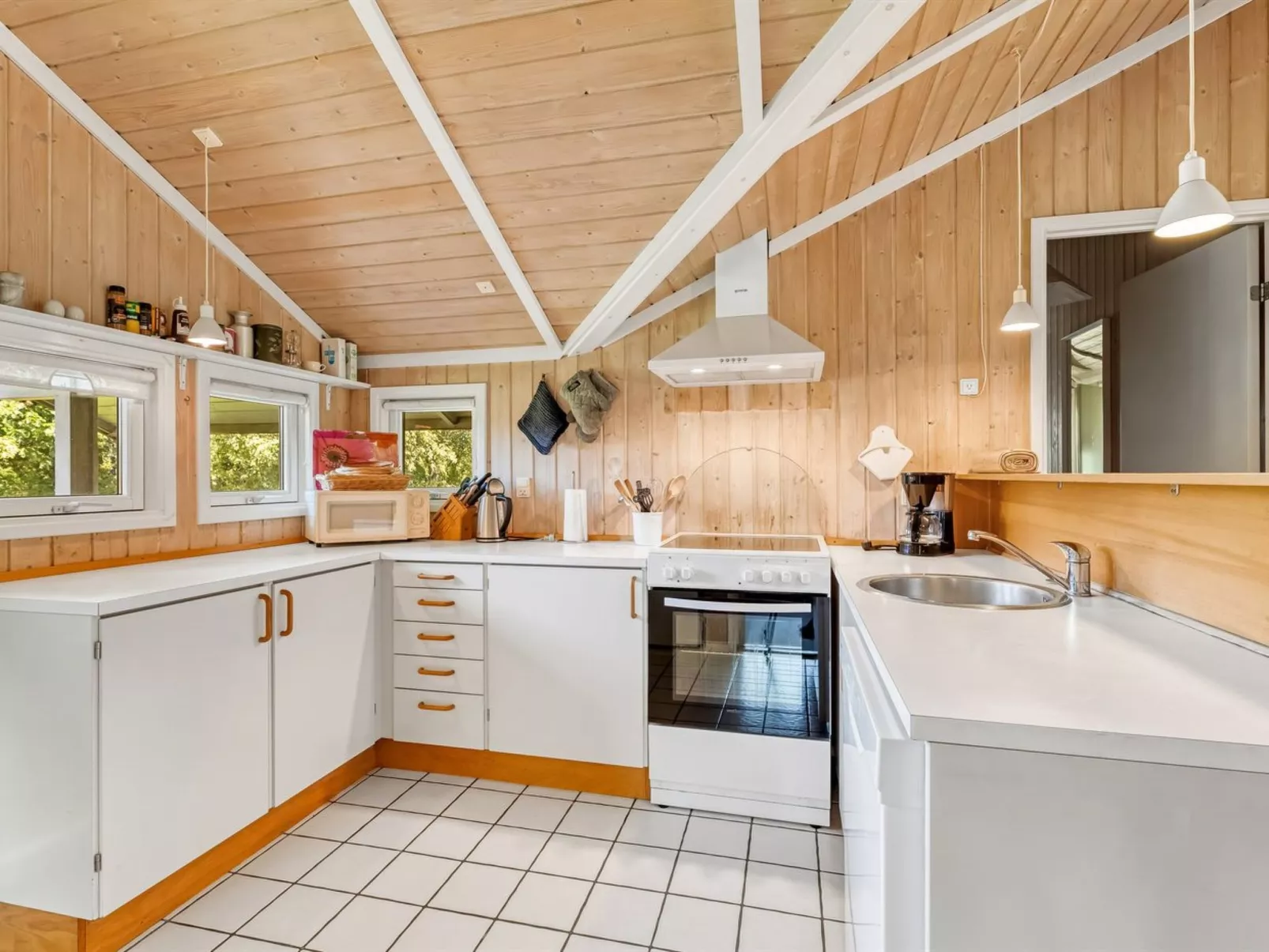 "Uta" - 300m from the sea-Drinnen