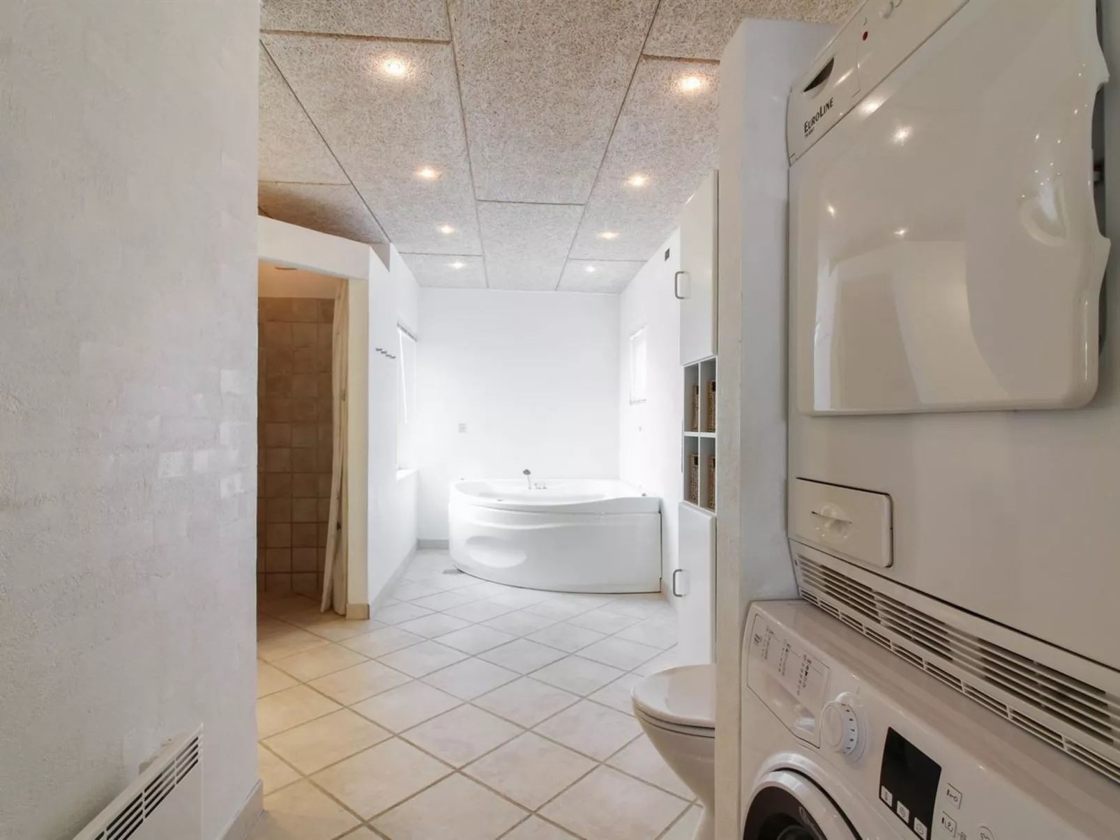 "Edwin" - 400m from the sea-Inside