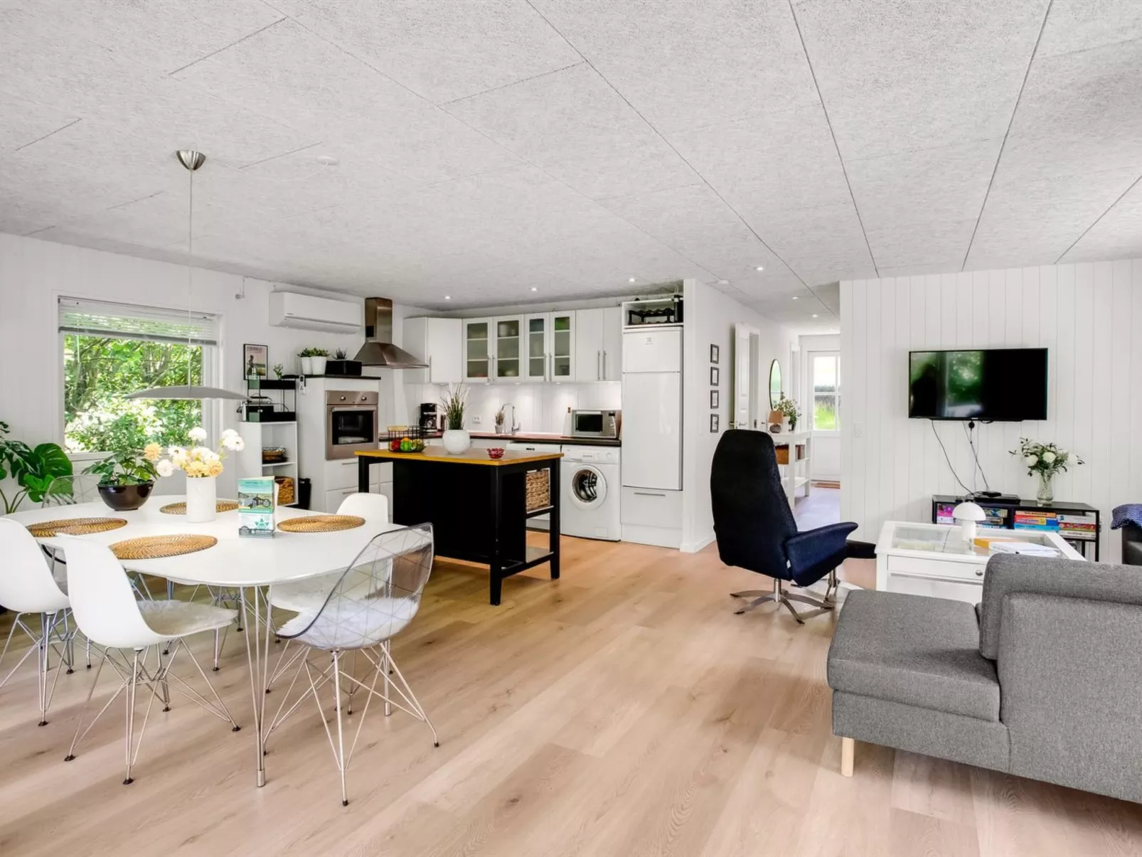 "Maik" - 1.5km from the sea-Inside