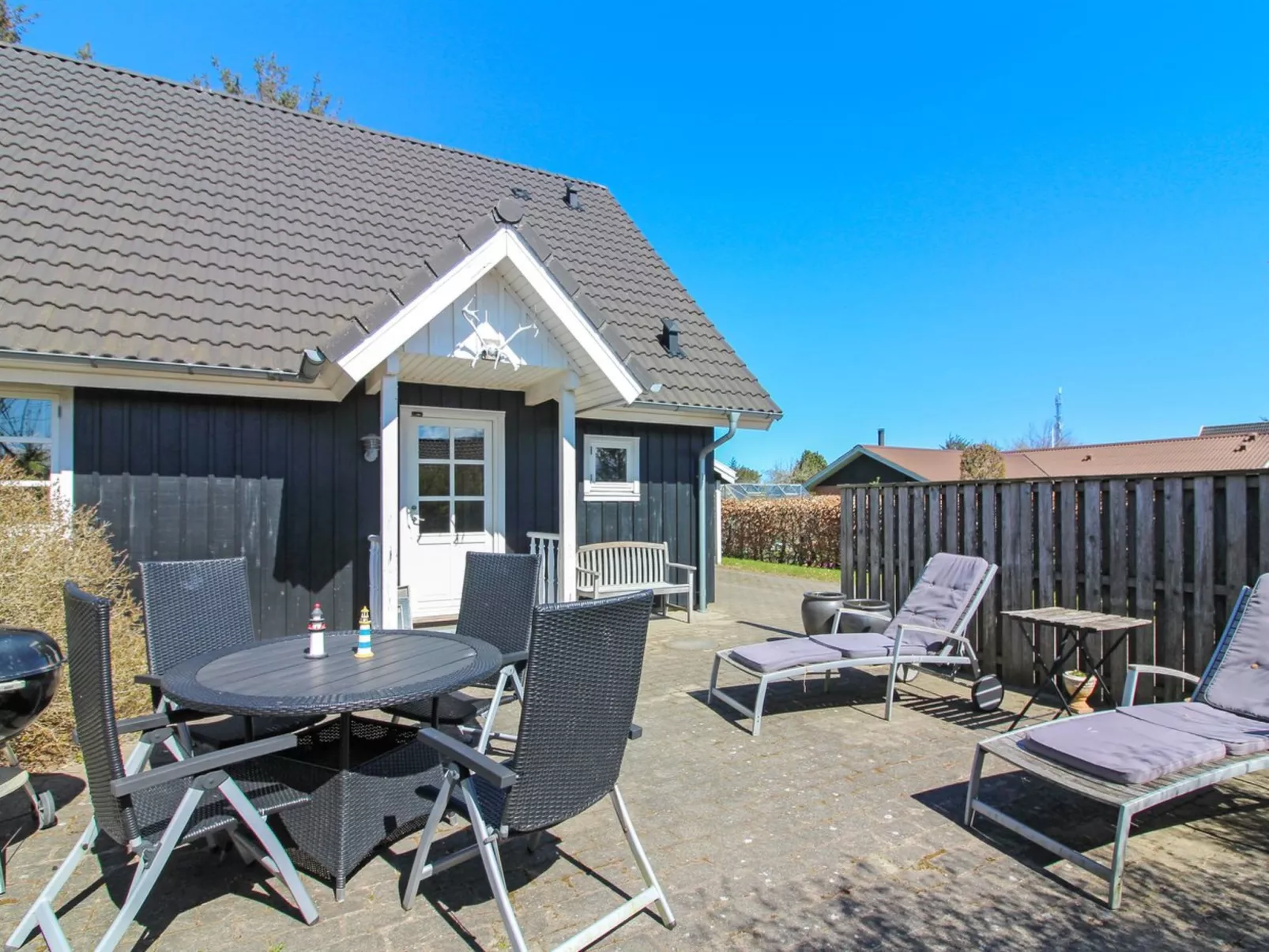 "Othelia" - 1.8km from the sea-Outside