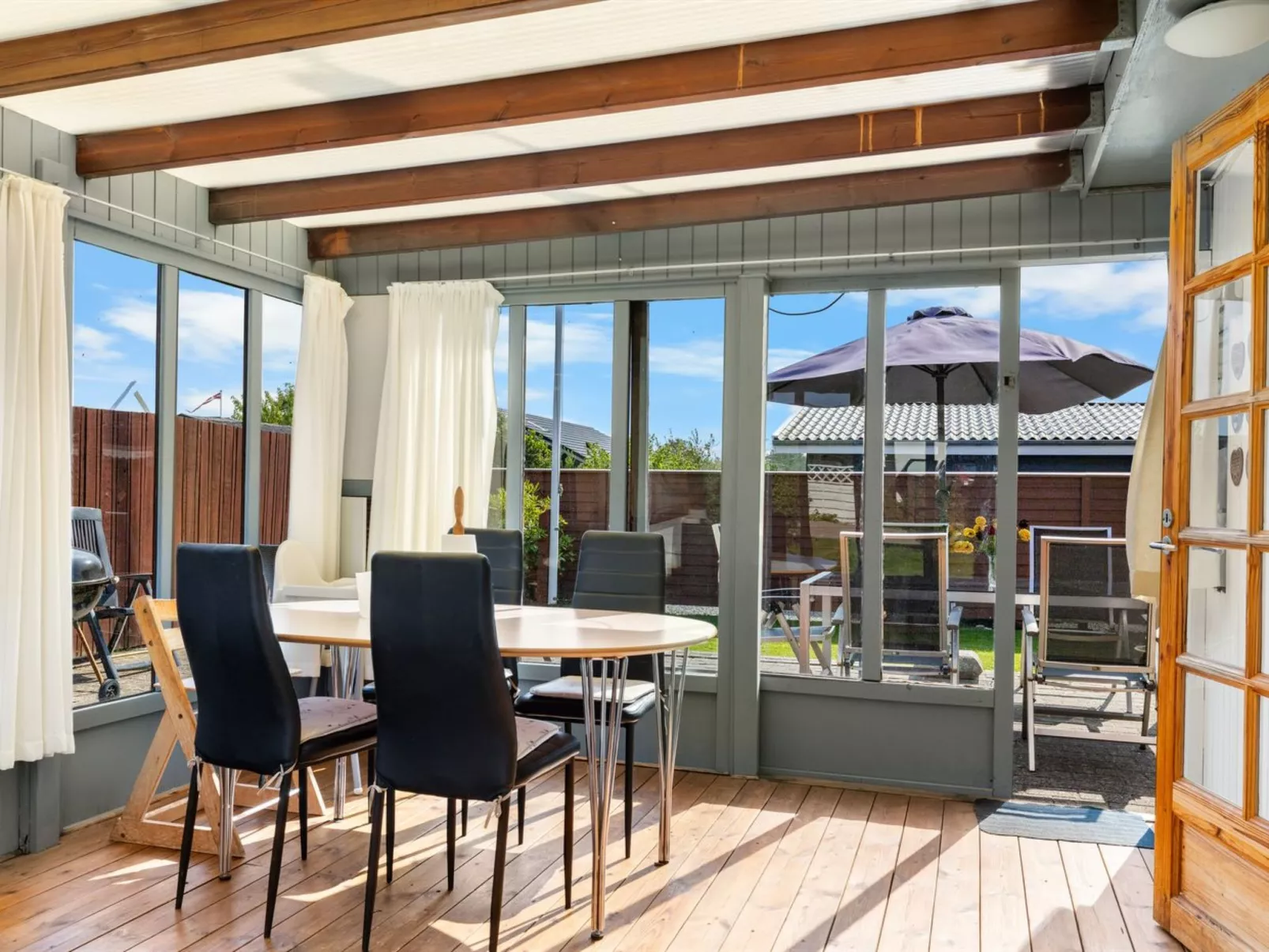 "Neea" - 40m from the sea-Drinnen