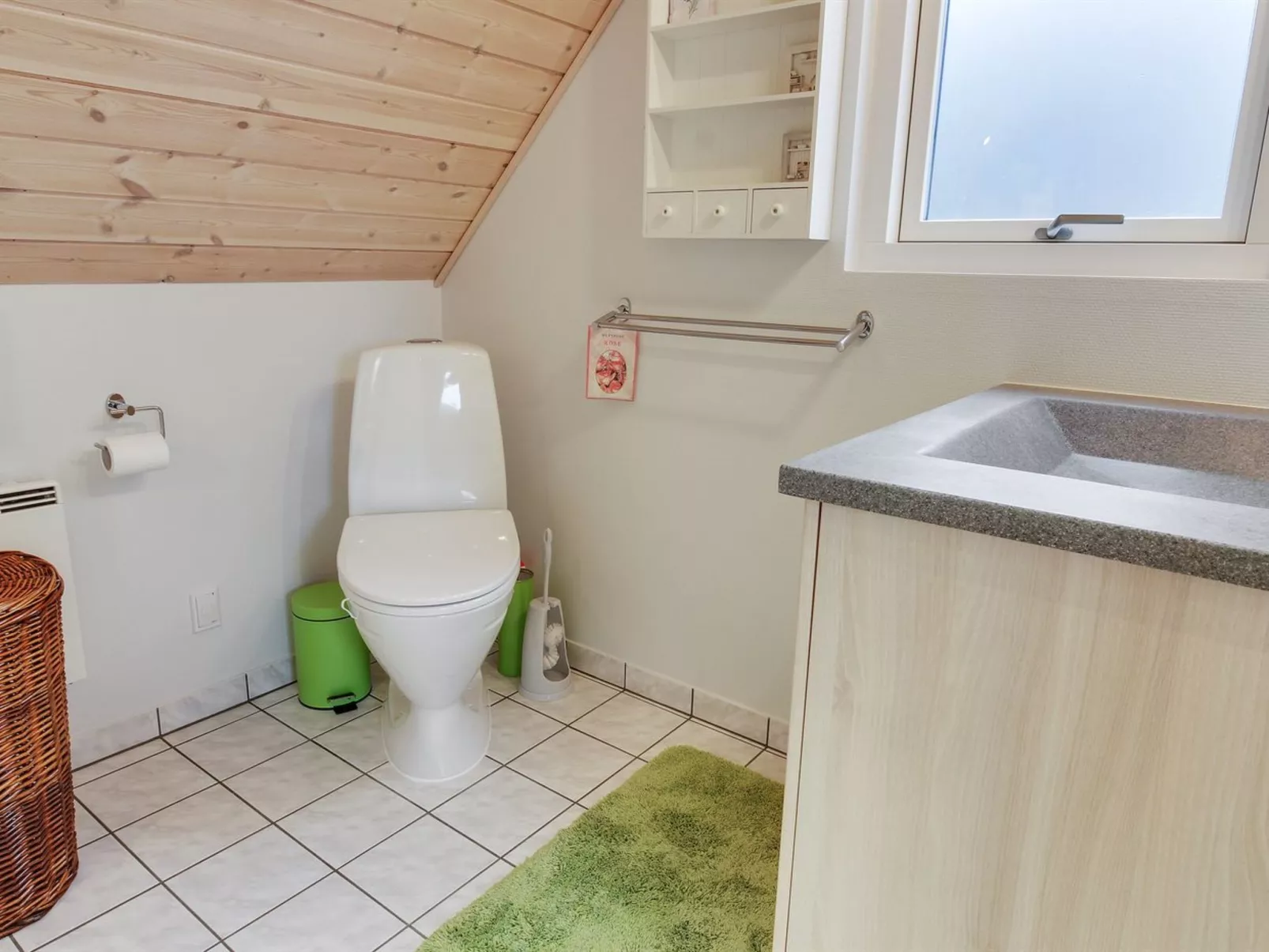 "Hinz" -  from the sea-Drinnen