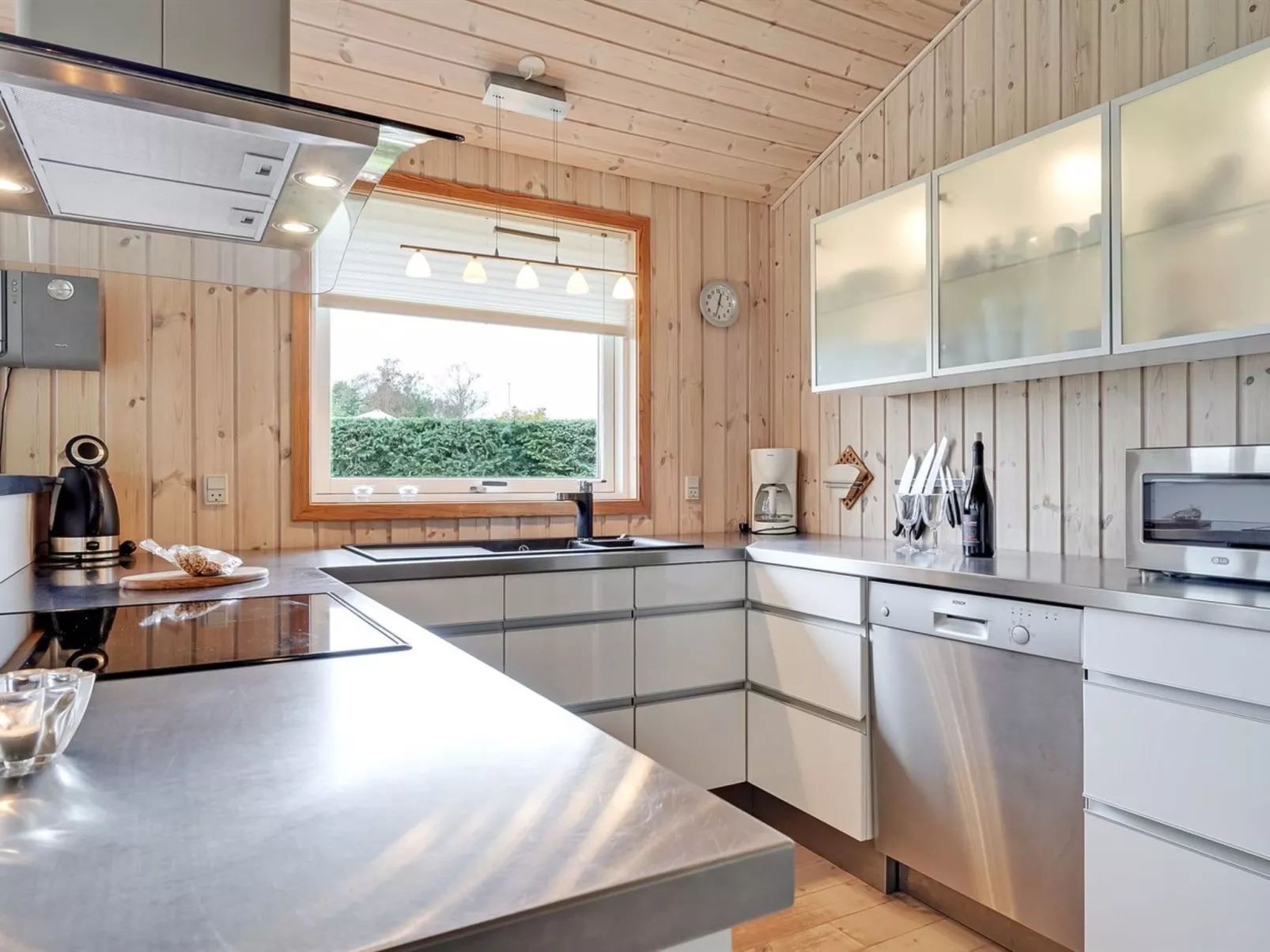 "Tayler" - 1.8km from the sea-Dedans