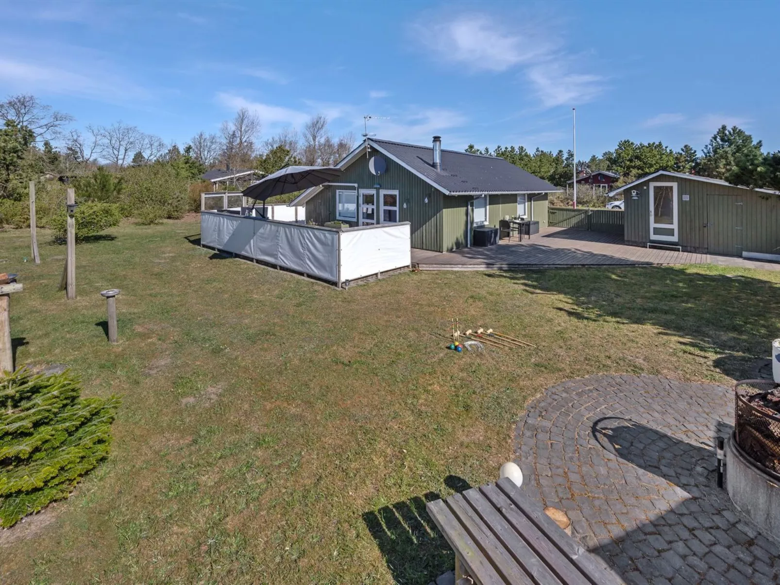 "Hannah" - 300m to the fjord-Outside