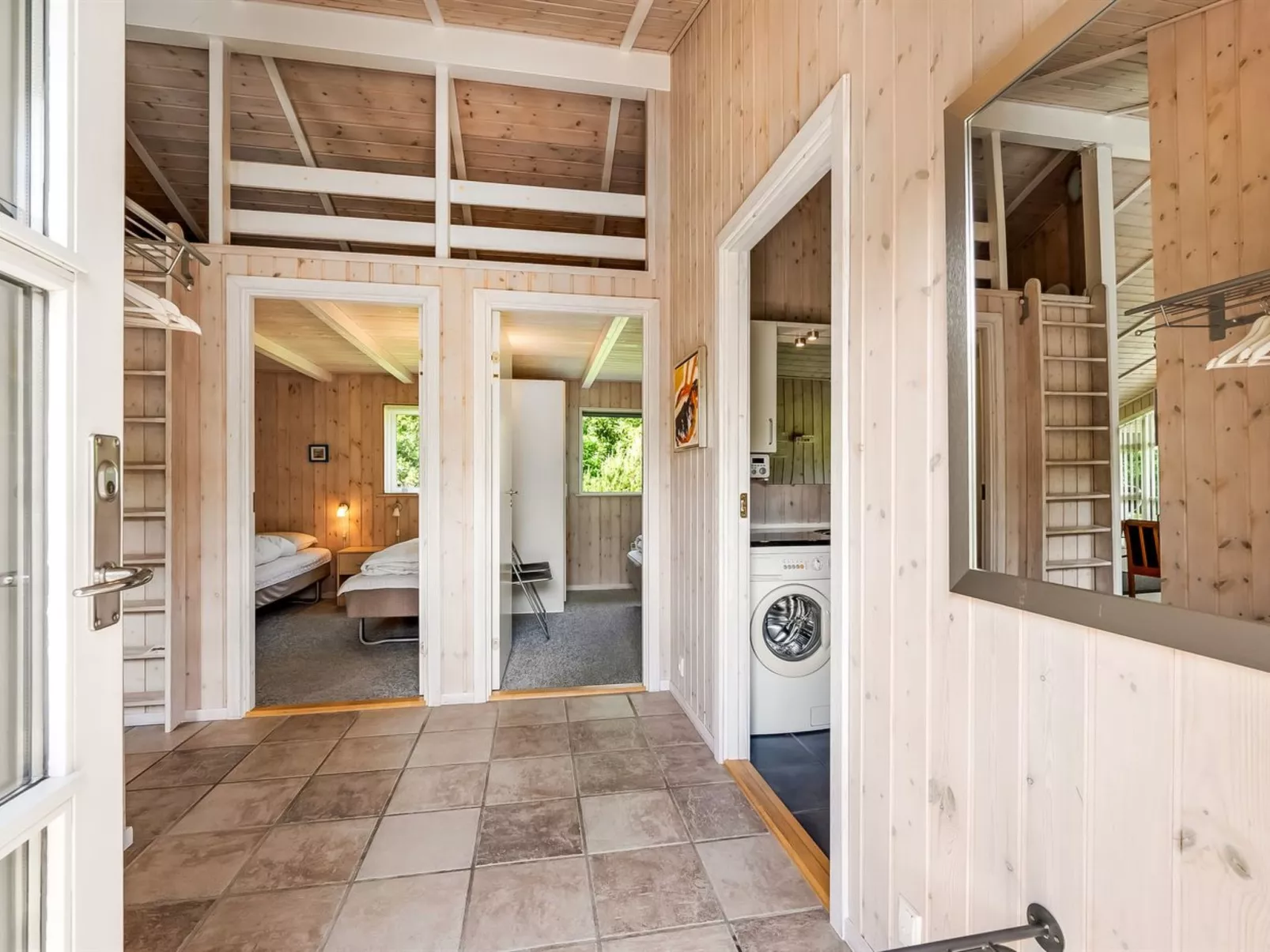 "Karlsefni" - 600m to the fjord-Inside