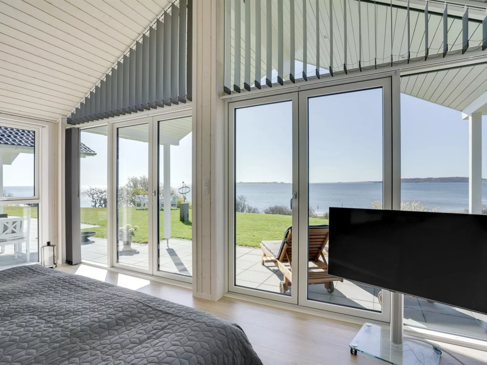 "Lander" - 20m from the sea-Inside