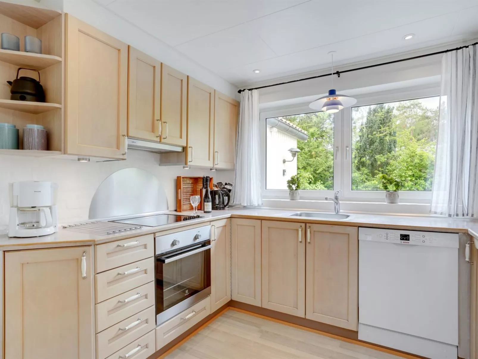 "Marjukka" - 10m from the sea-Inside