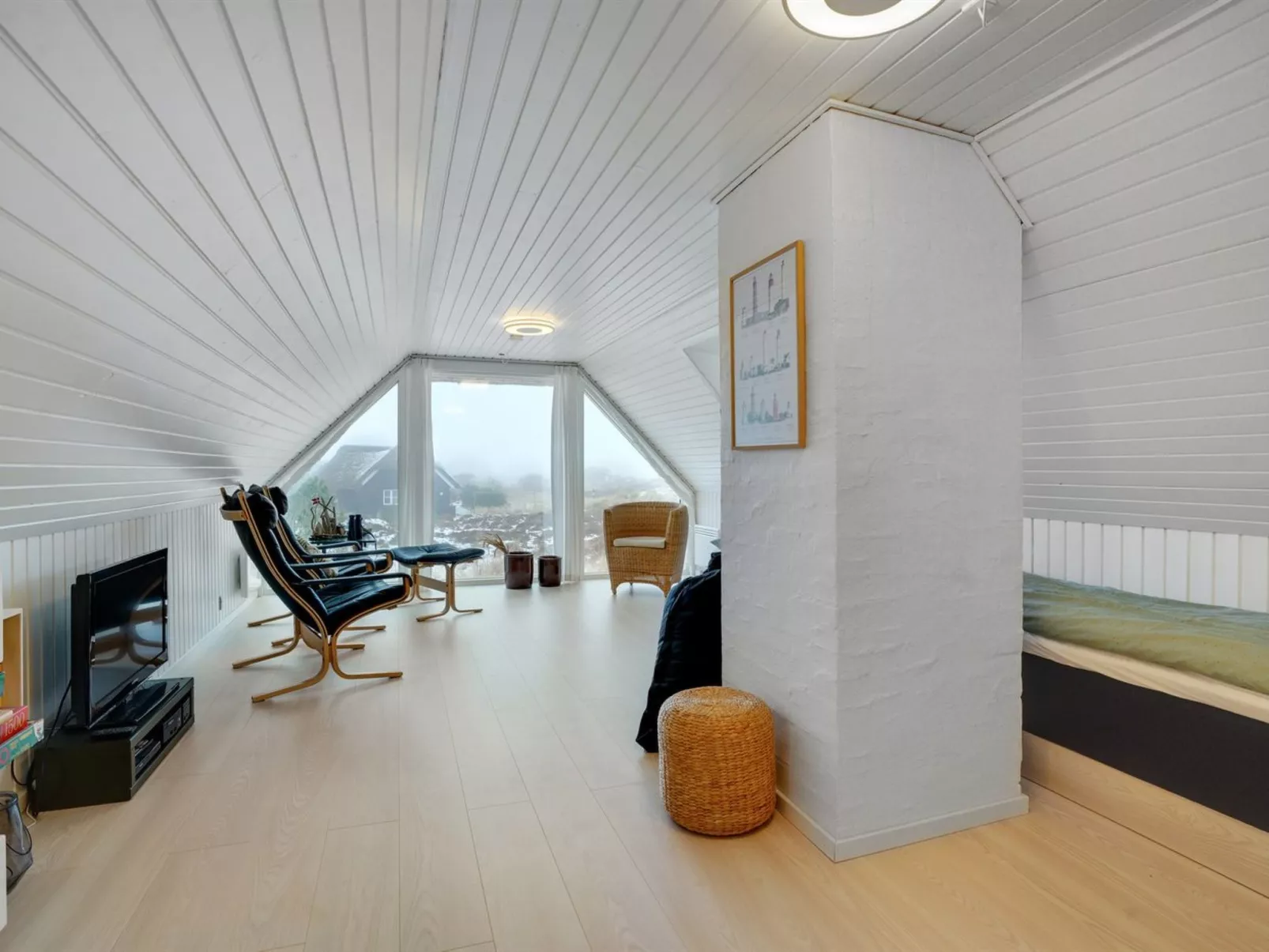 "Reiko" - 1.5km from the sea-Inside