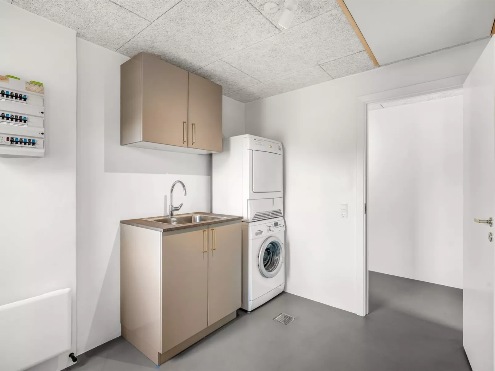 "Gunny" - 500m to the fjord-Drinnen