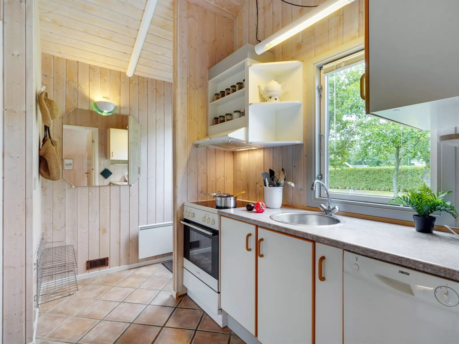 "Danna" - 850m to the fjord-Drinnen