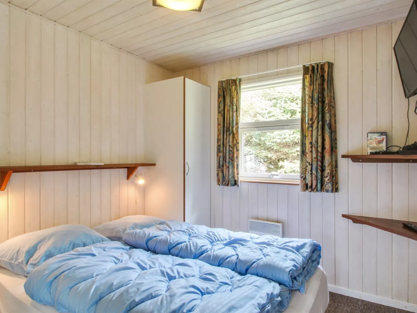 "Hemming" -  from the sea-Drinnen