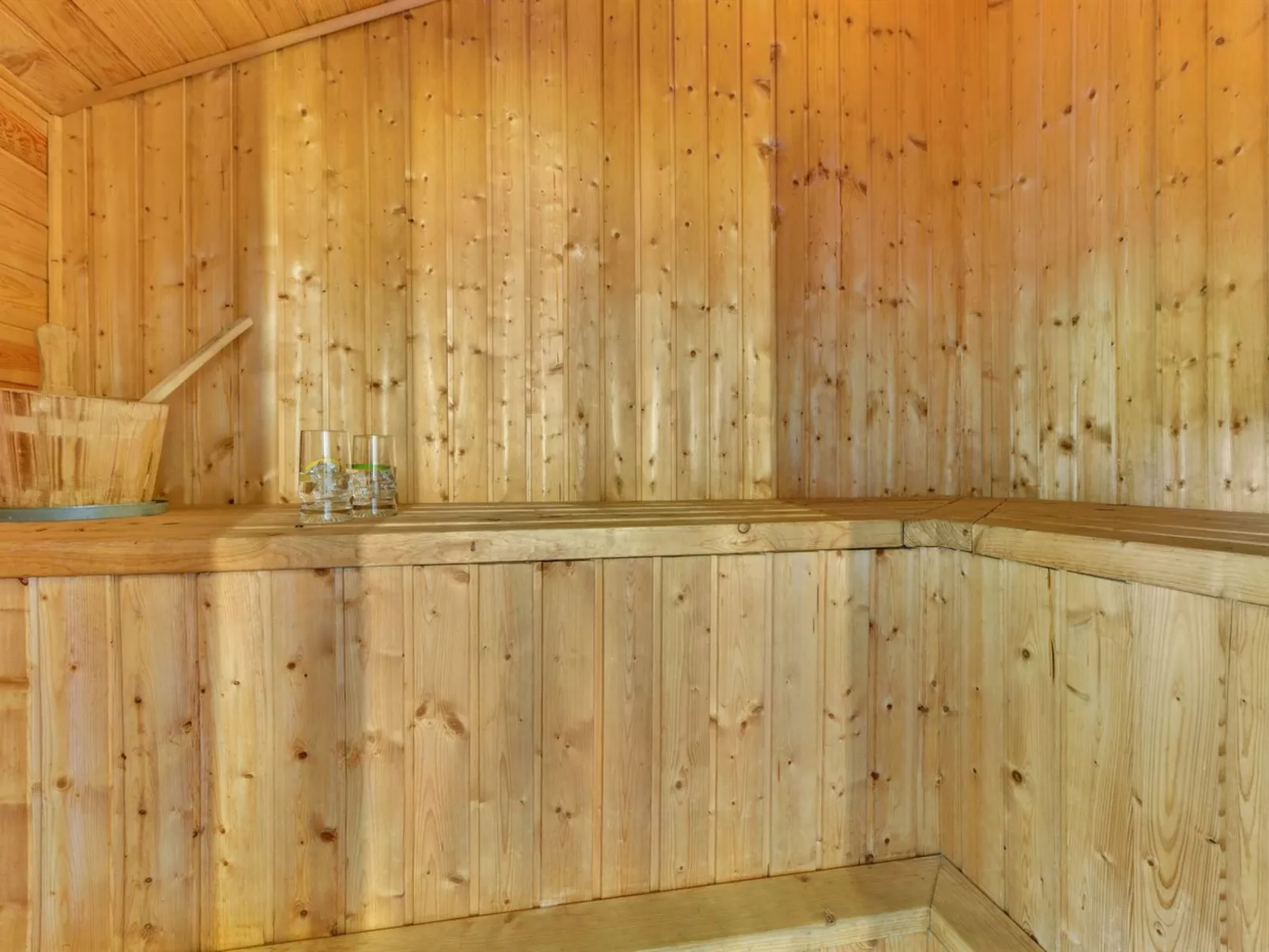 "Jorina" - 700m to the fjord-Dedans