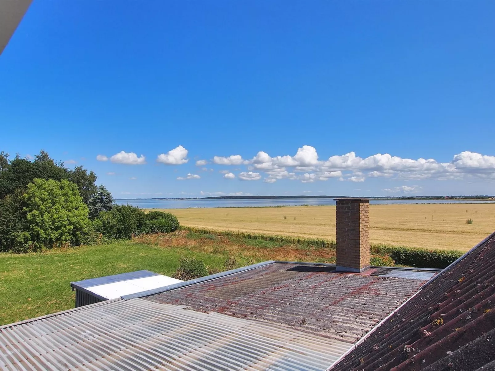 "Spase" - 250m to the fjord-Draußen