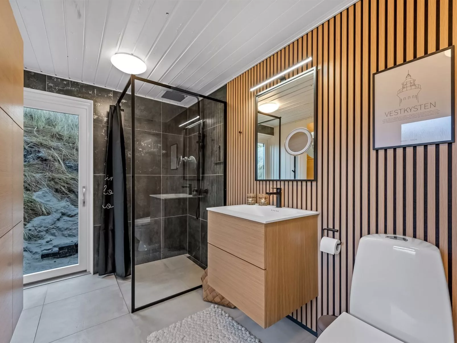 "Assa" -  from the sea-Inside