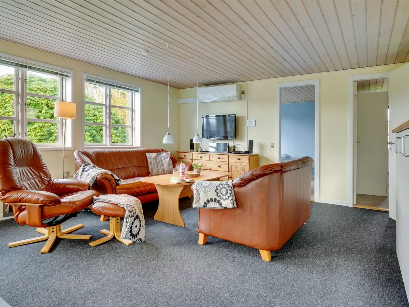 "Swaver" - 300m to the fjord-Inside