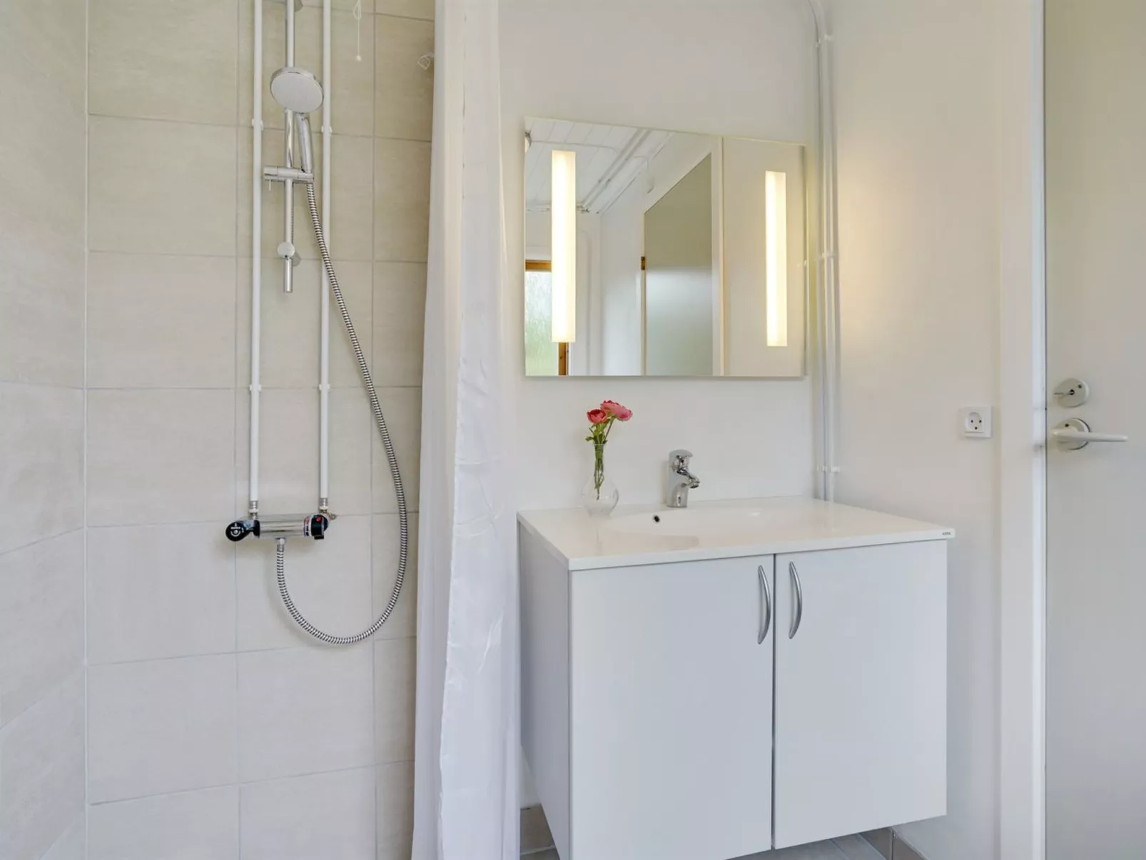 "Soraya" - 700m to the fjord-Inside