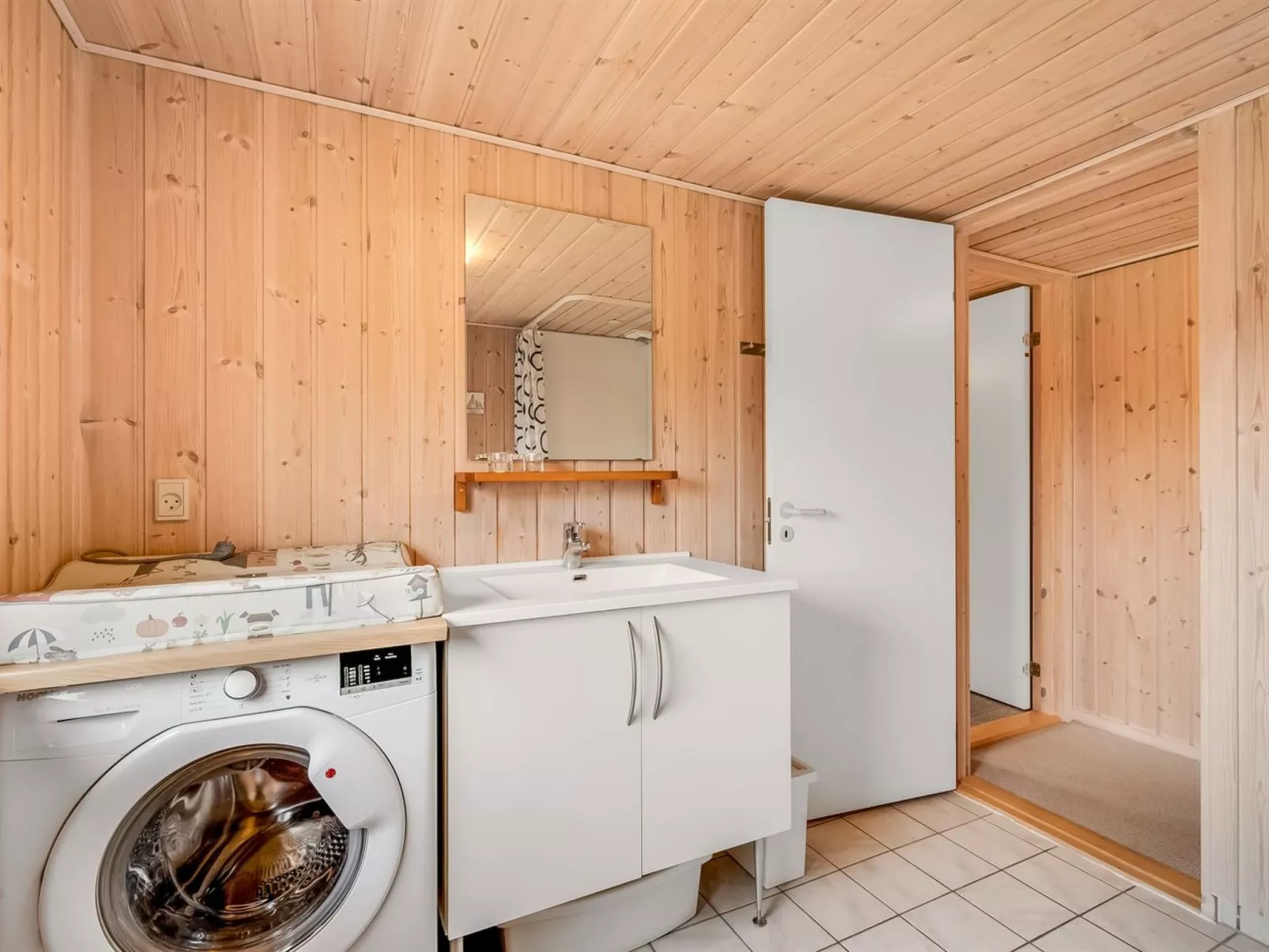 "Scarlet" - 400m to the fjord-Dedans