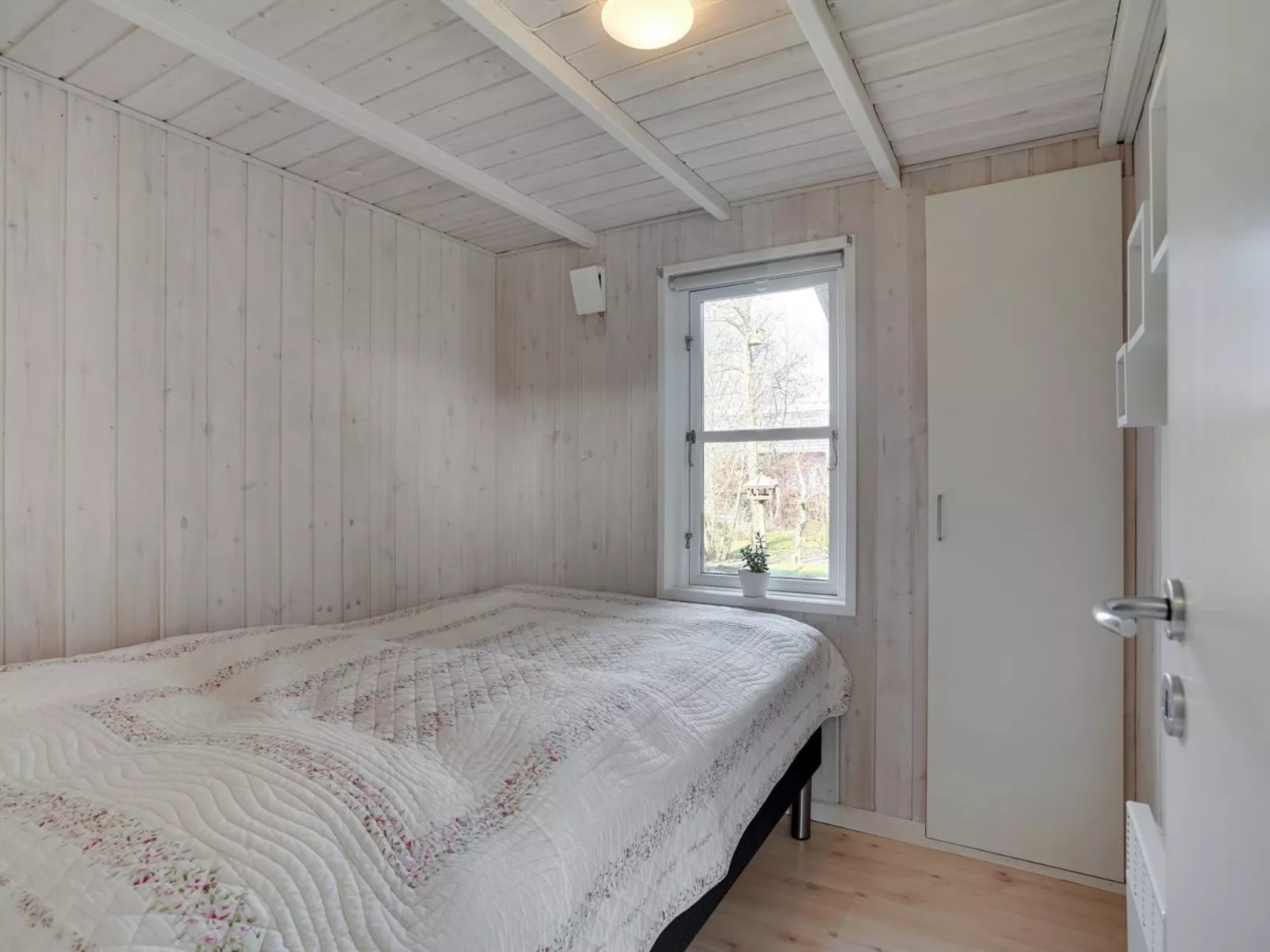 "Yara" - 1km to the fjord-Inside