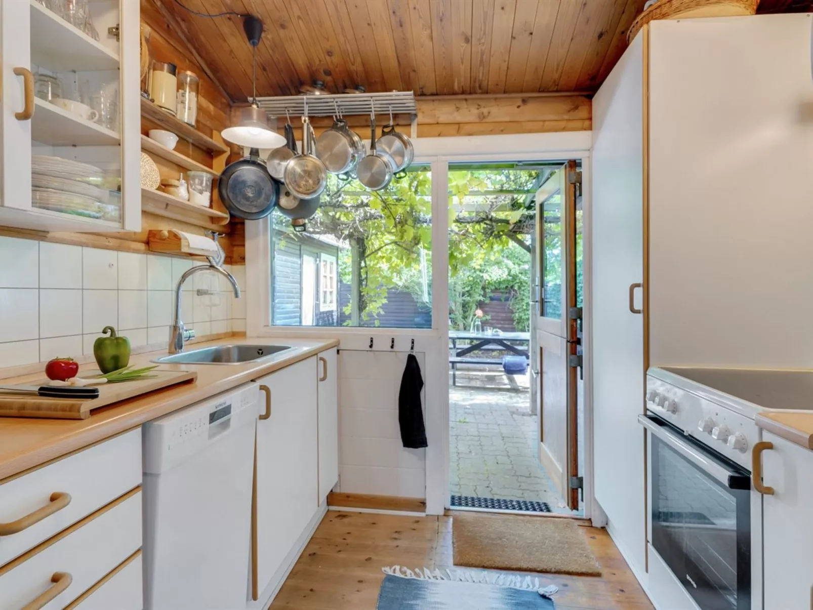 "Meeno" - 200m from the sea-Inside