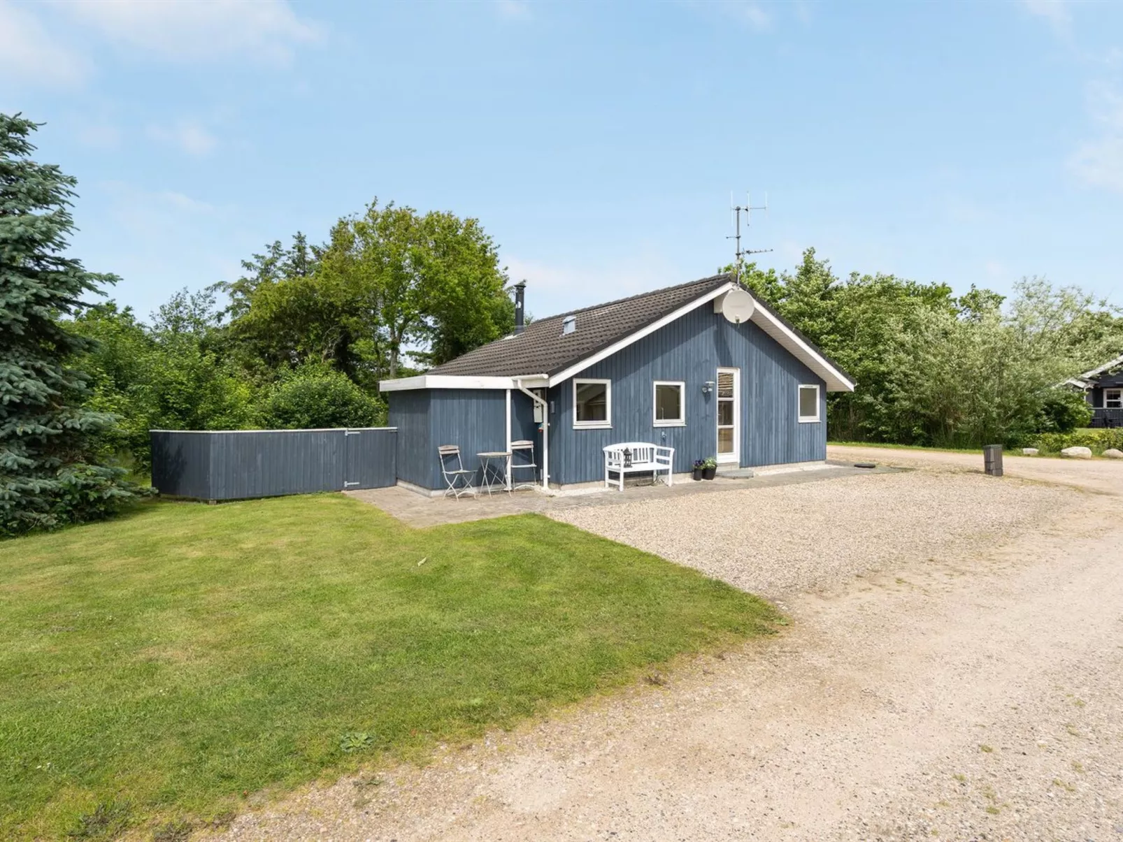 "Jarik" - 1.2km to the fjord-Outside