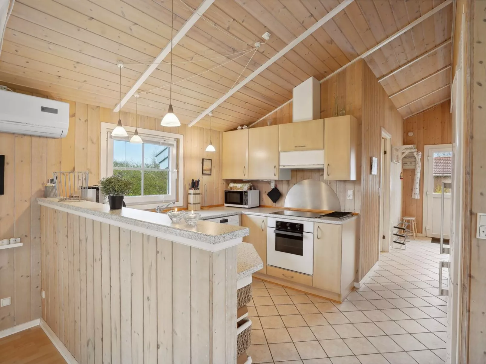 "Tinka" - 1.2km to the fjord-Inside