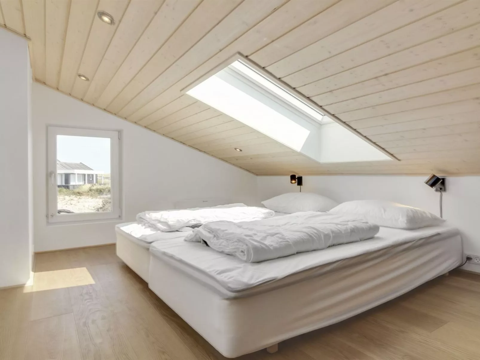 "Hroswitha" - 100m from the sea-Inside