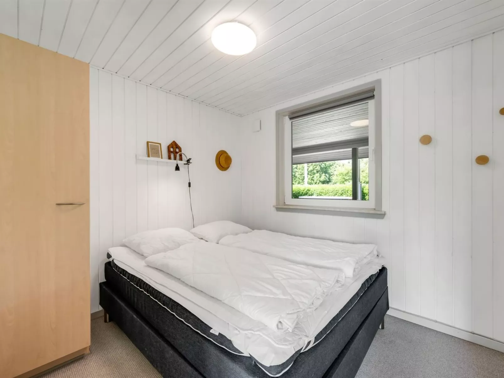 "Knag" - 800m to the fjord-Dedans