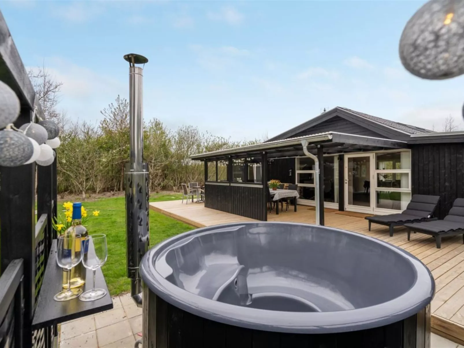 "Gustaf" - 400m to the fjord-Inside