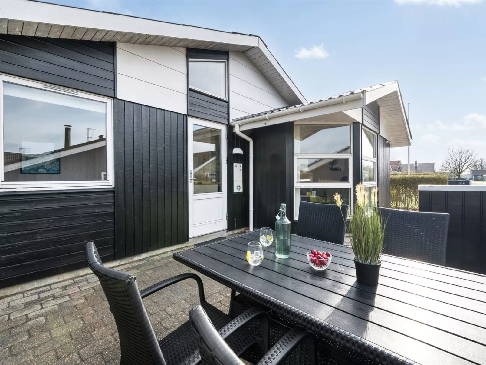 "Marten" - 1.2km to the fjord-Outside