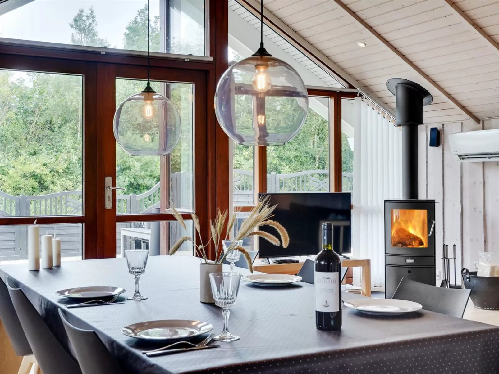 "Chermeine" - 1.2km to the fjord-Inside