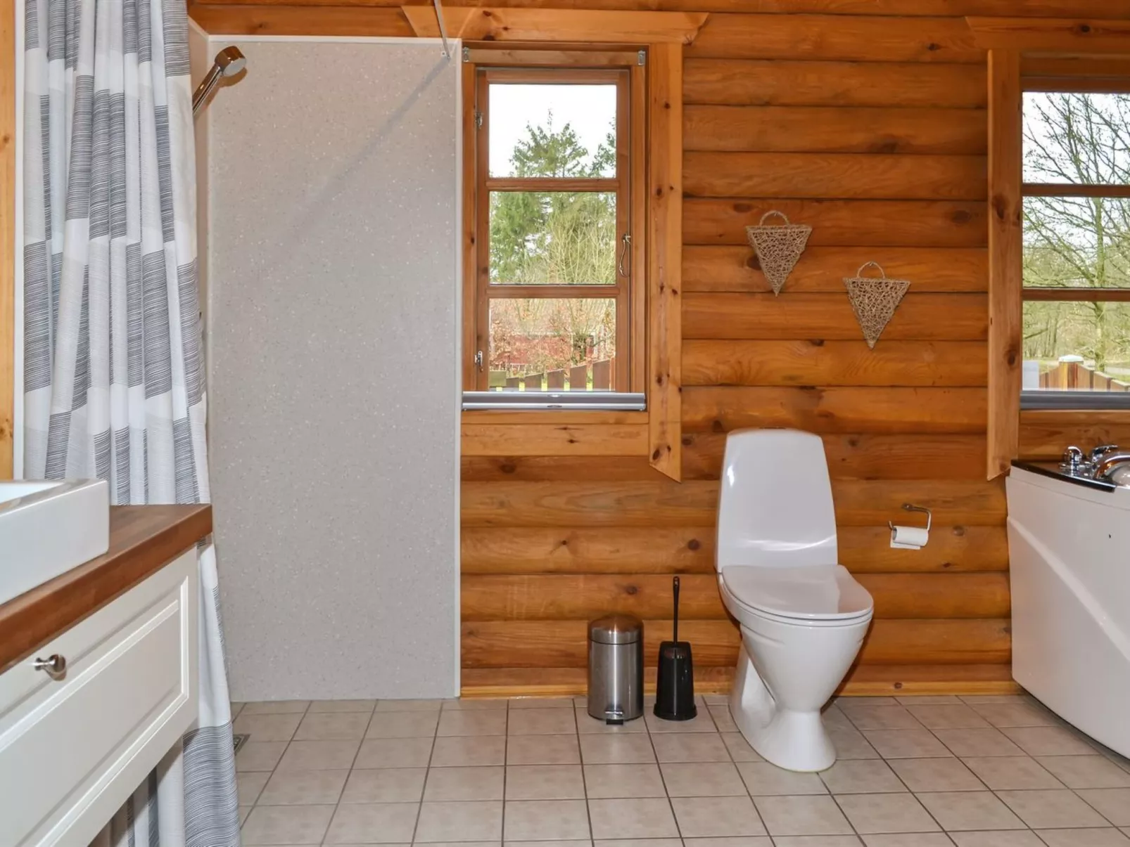 "Frederica" - 30km from the sea-Drinnen