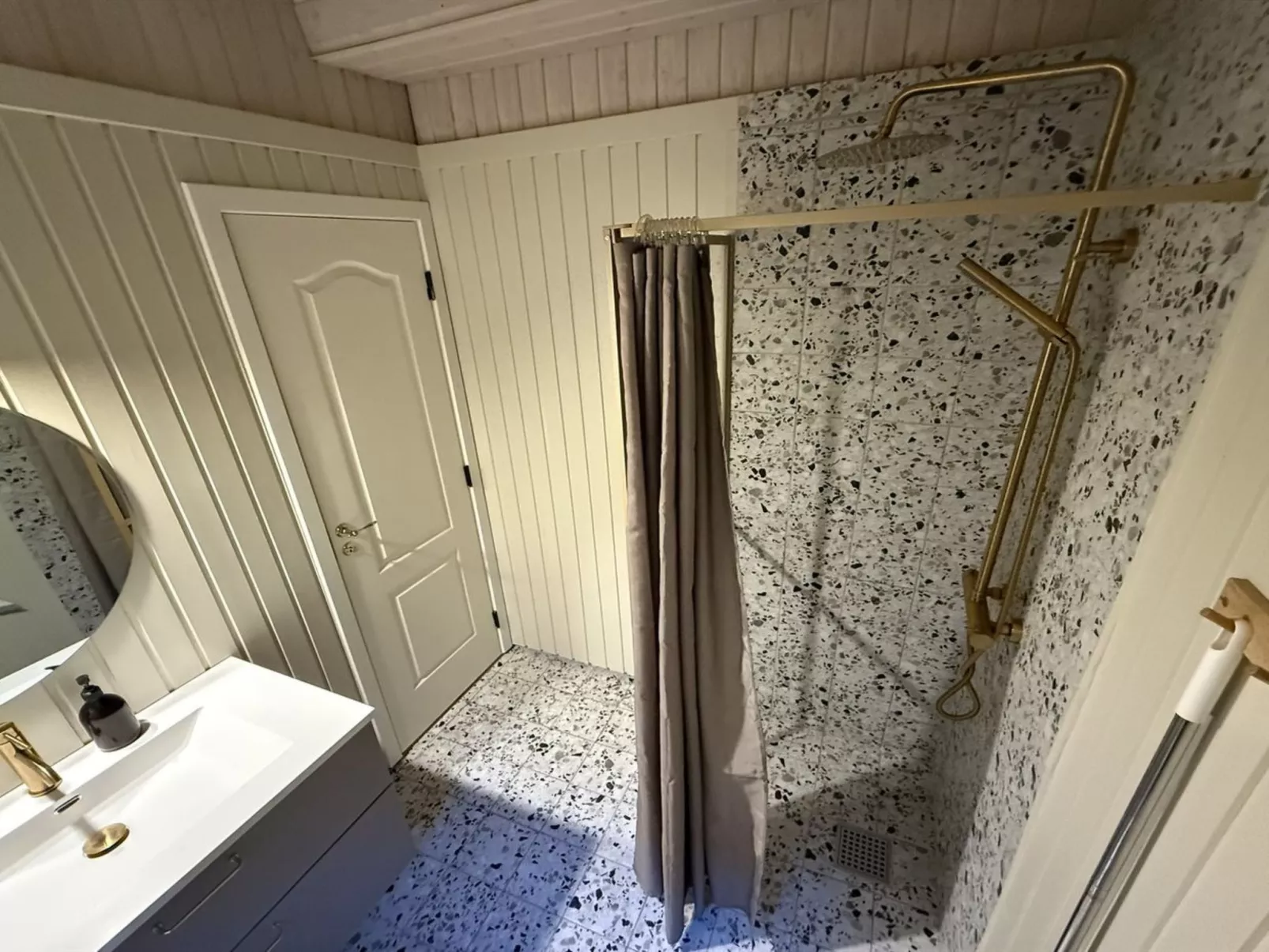 "Glenda" - 3km from the sea-Inside