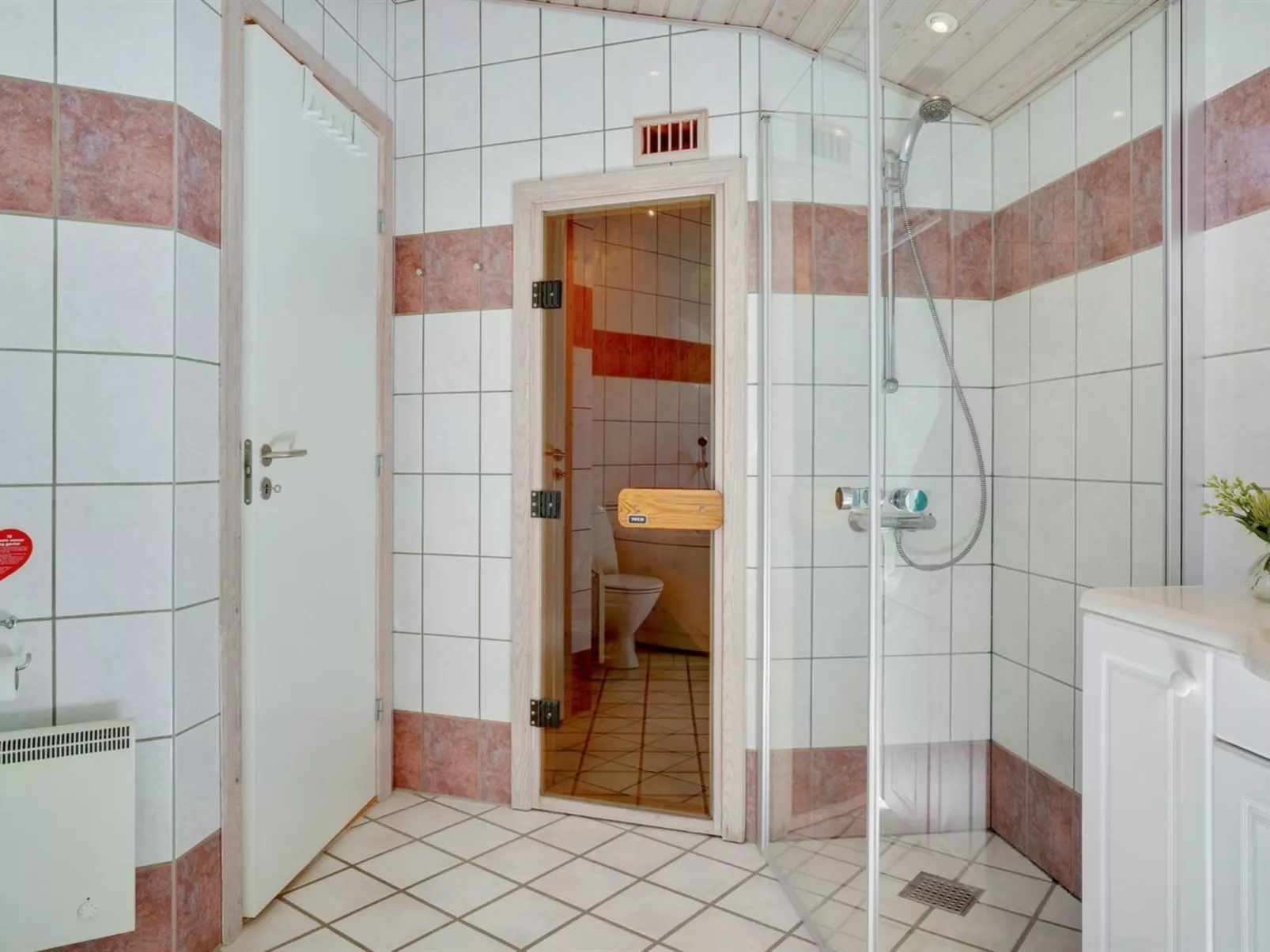 "Orvokki" - 125m from the sea-Inside