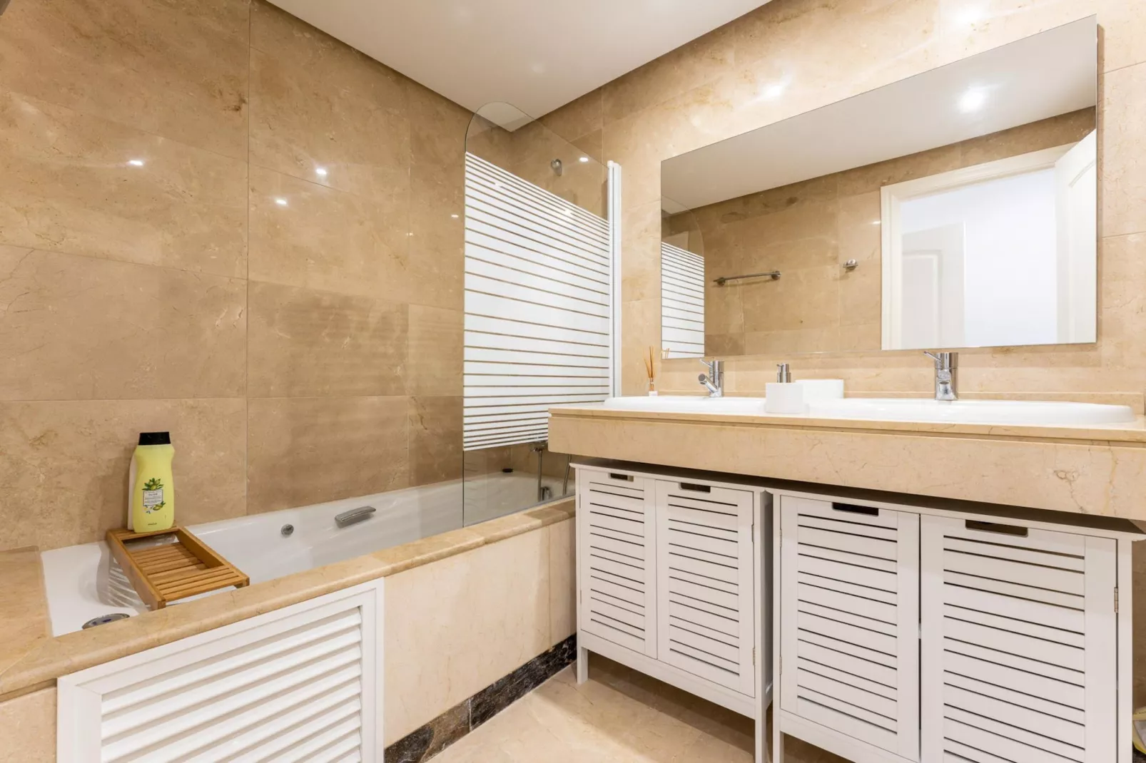 CT 199 HHH - Duquesa Village-Salle de bain