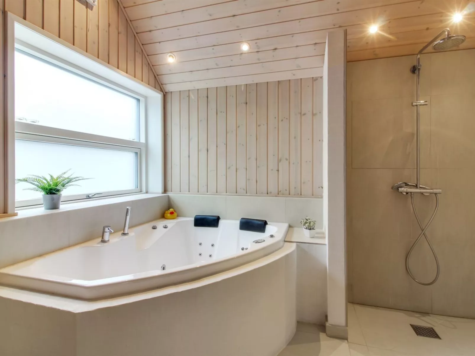 "Othinkarl" - 100m from the sea-Inside