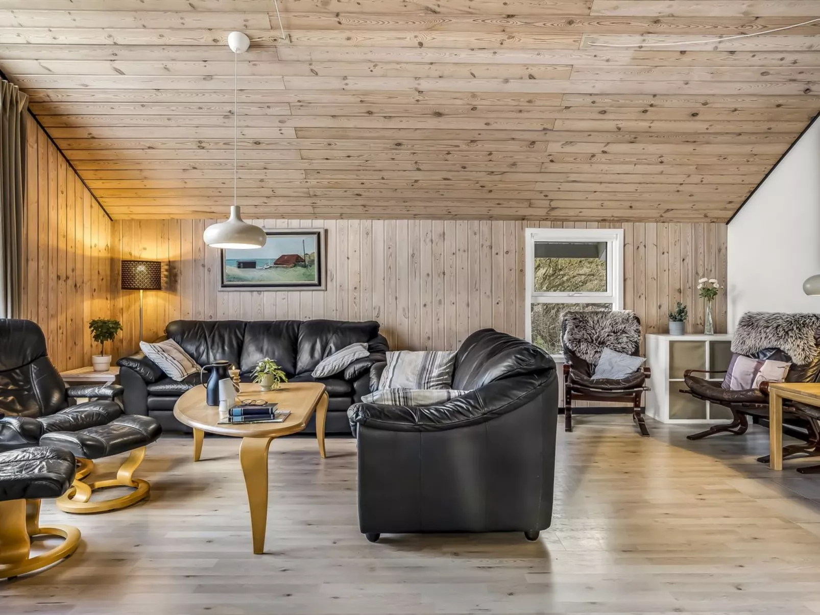 "Iida" - 100m from the sea-Drinnen