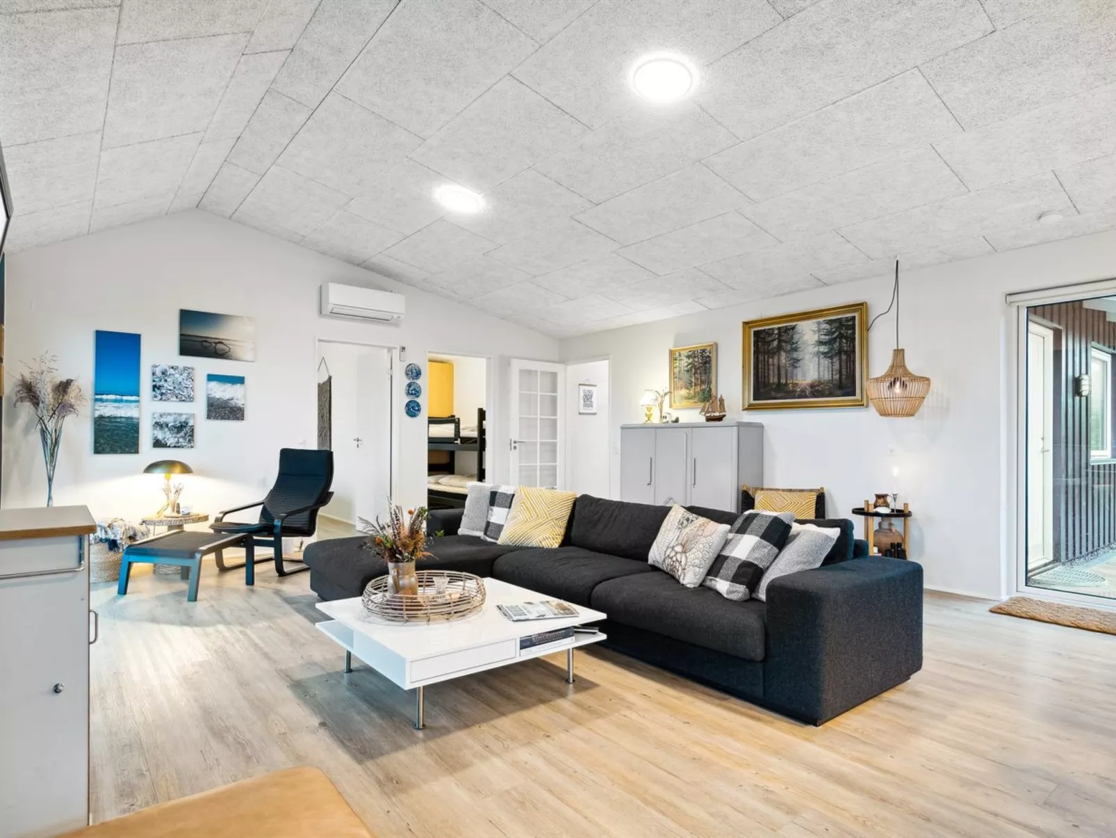 "Berta" - 70m to the fjord-Drinnen