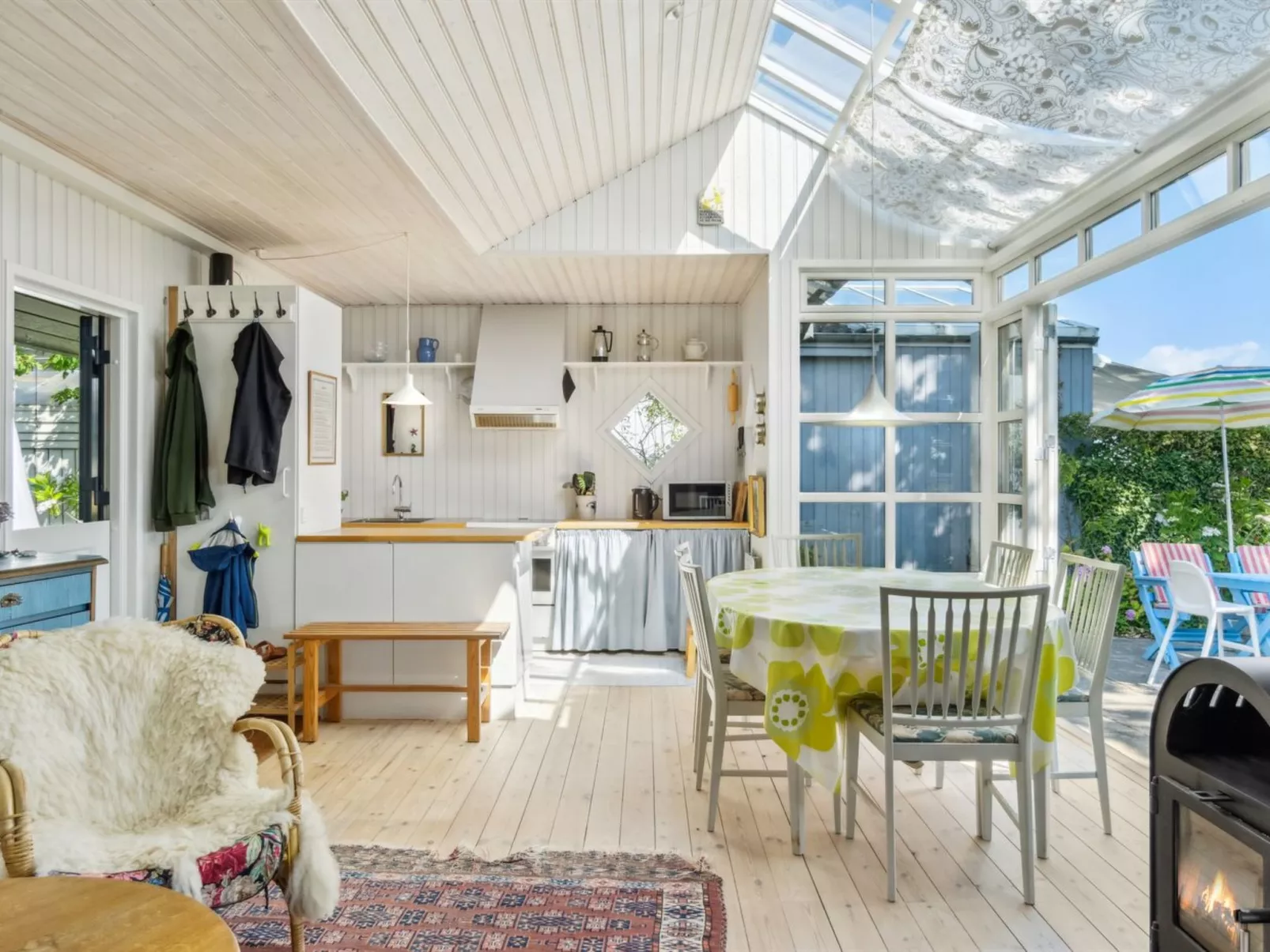 "Snari" - 10m from the sea-Drinnen