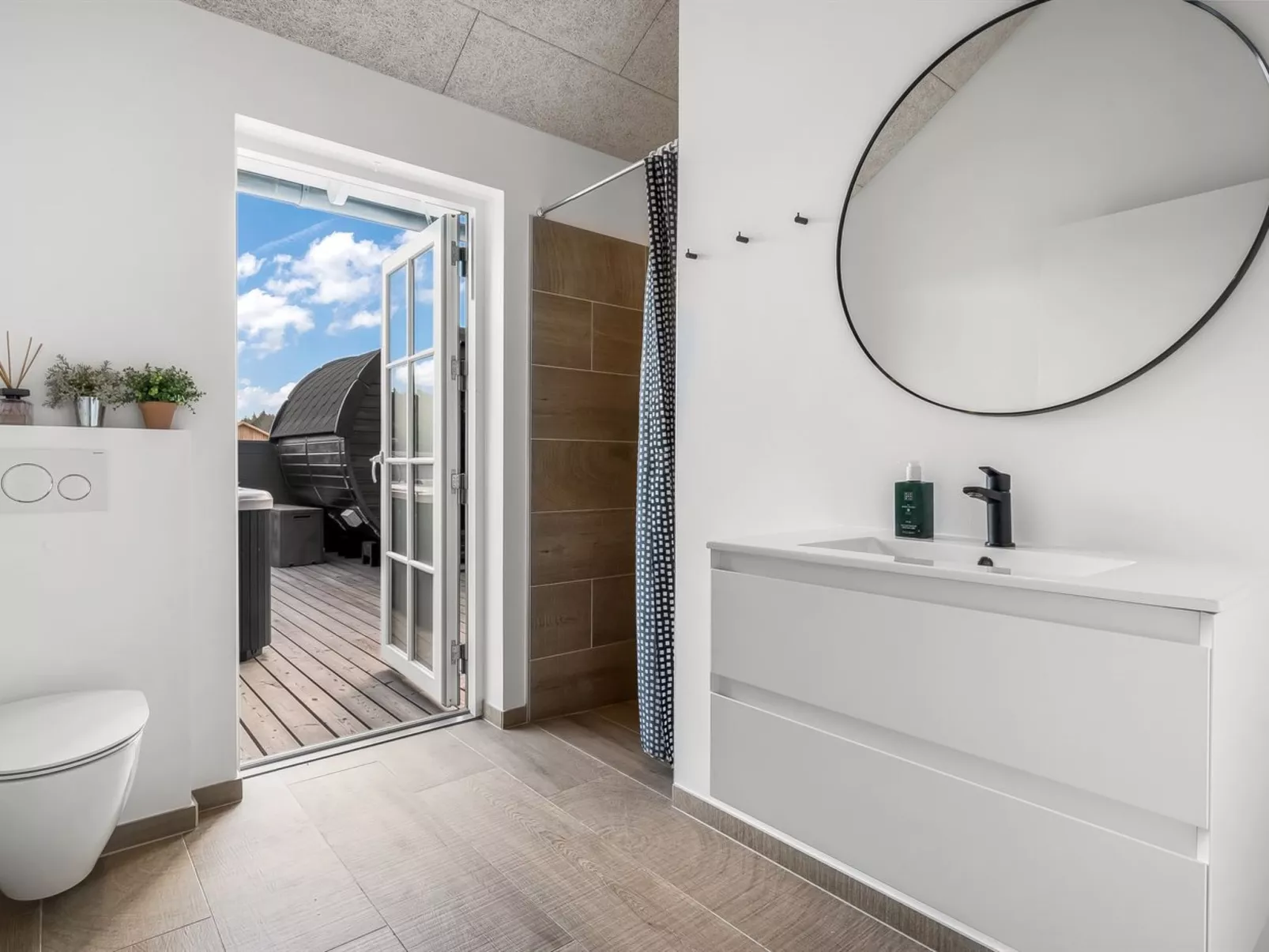 "Bryngeir" - 750m from the sea-Inside