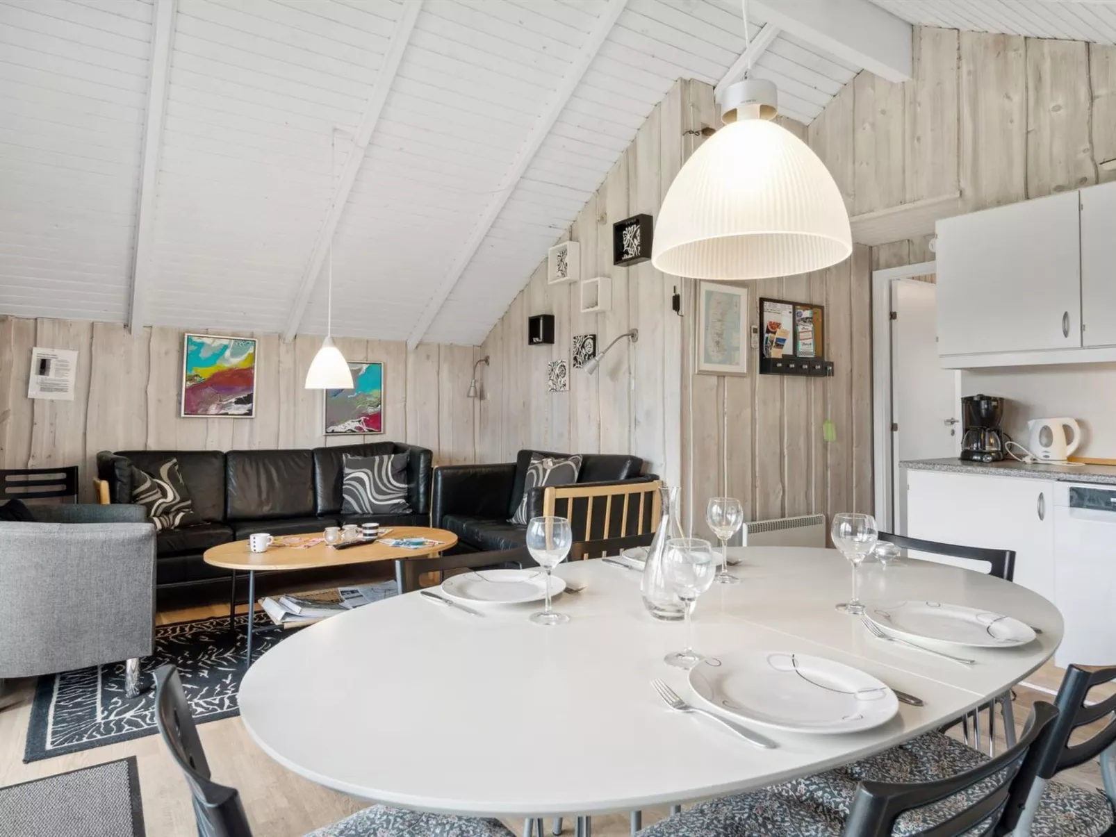 "Rohan" - 2.2km from the sea-Inside