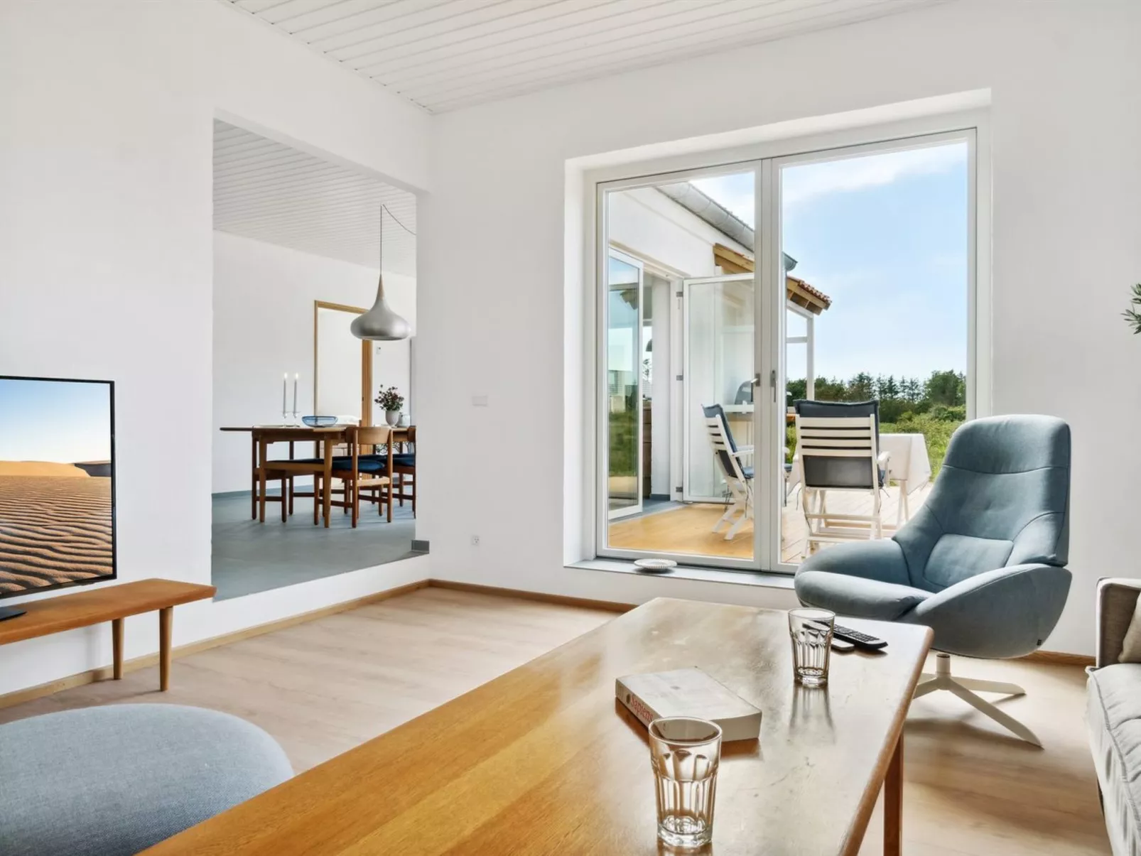 "Yakari" - 1km from the sea-Inside