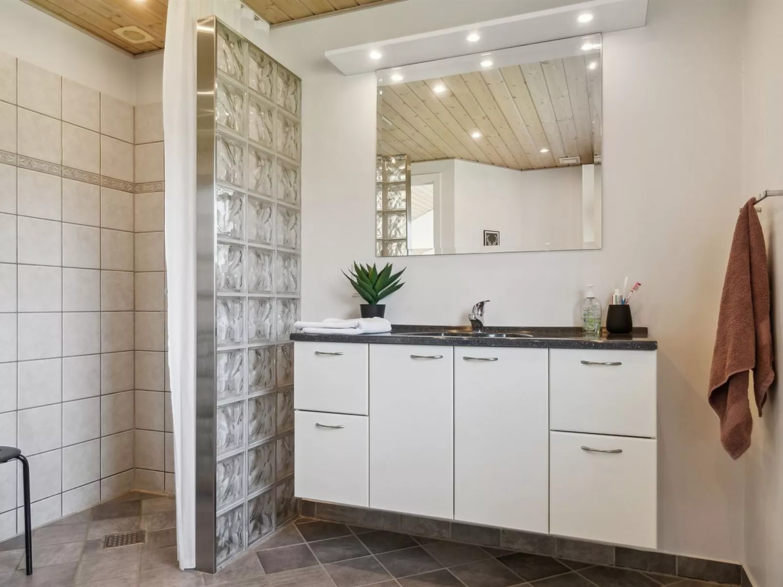 "Asvalde" - 200m to the fjord-Dedans