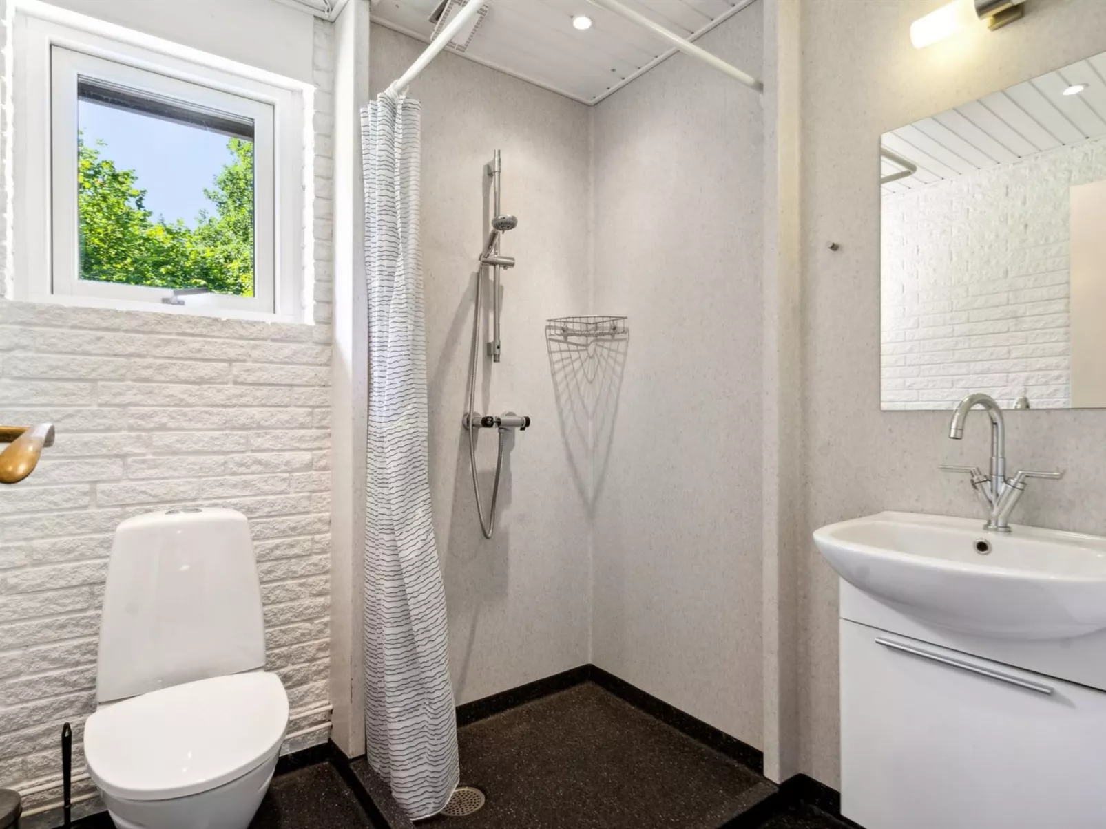 "Ingebrit" - 7km from the sea-Drinnen