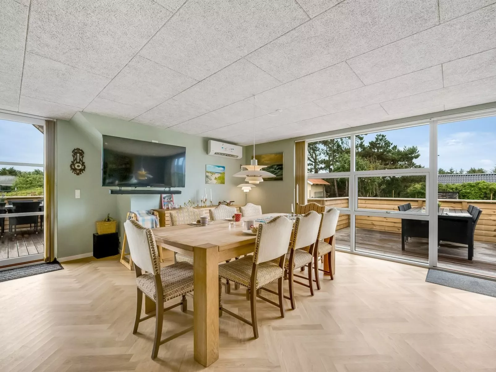 "Thorid" - 800m from the sea-Inside