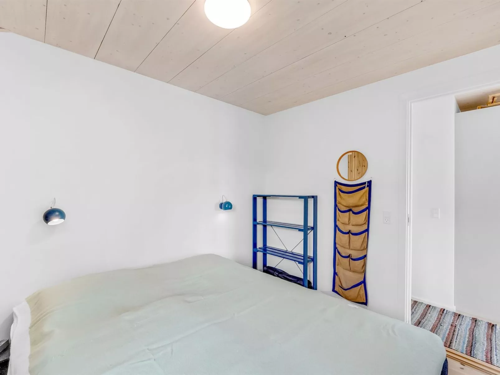 "Apolina" -  from the sea-Drinnen