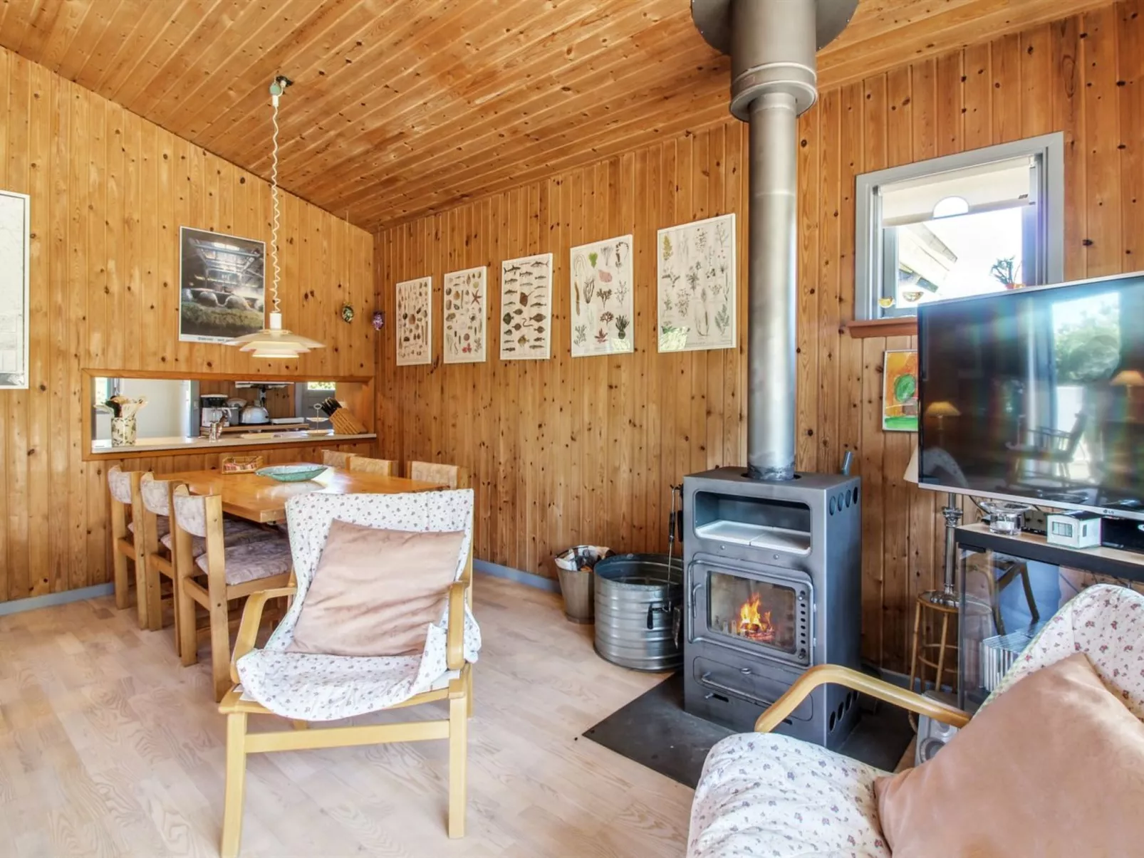 "Gerasim" - 1km from the sea-Drinnen