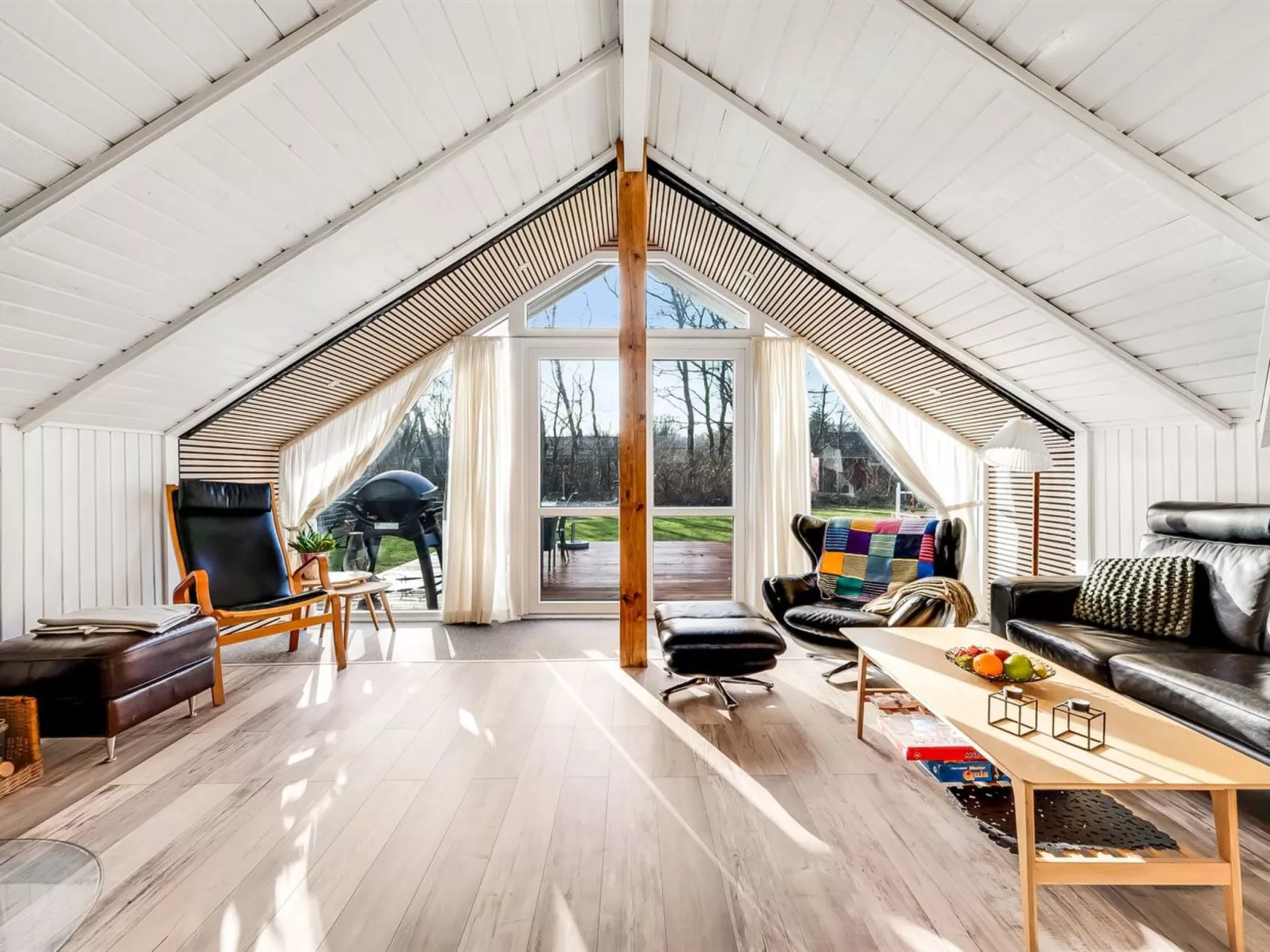 "Anu" - 300m to the fjord-Drinnen