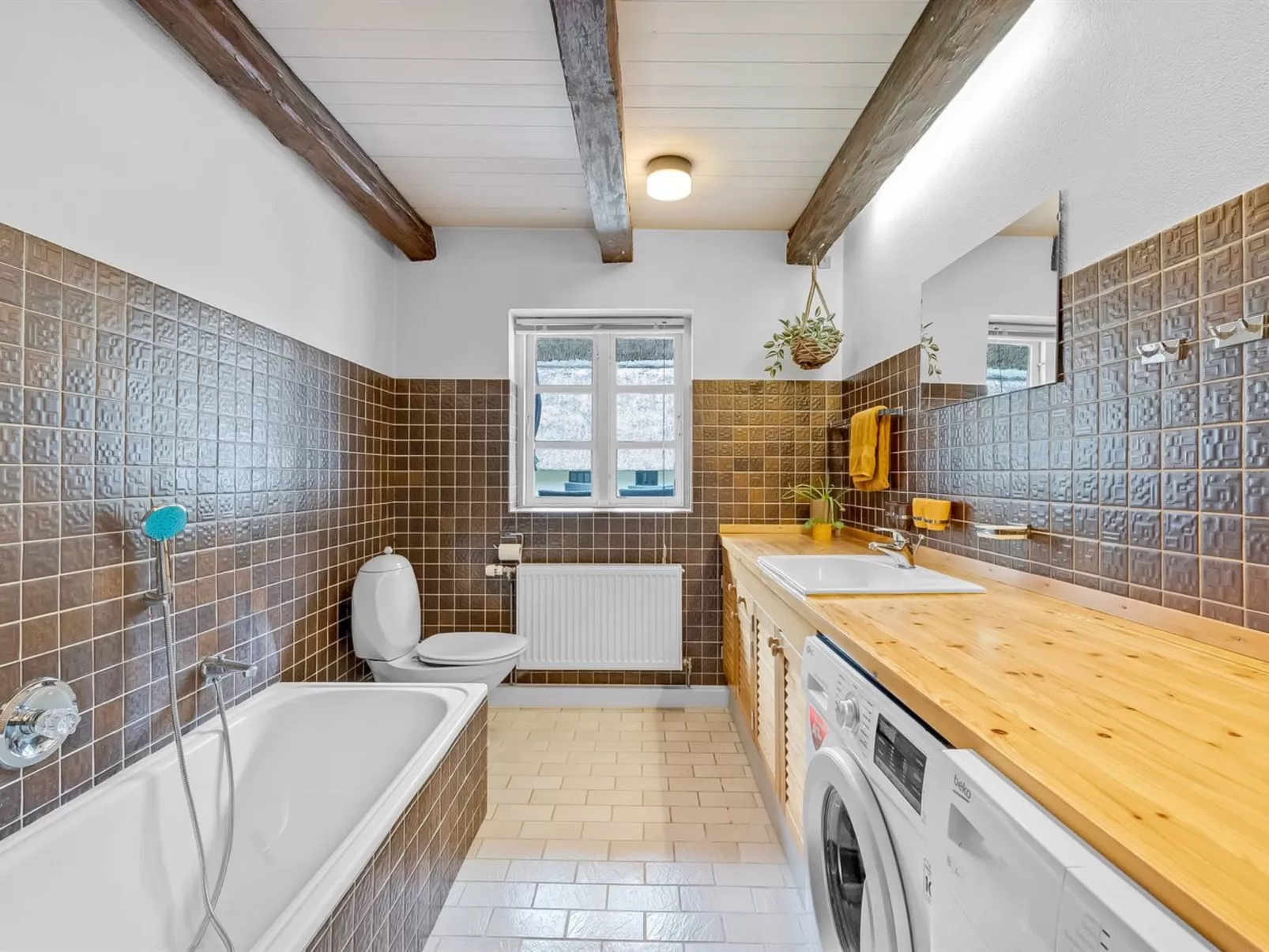 "Tatiane" - 10km from the sea-Inside